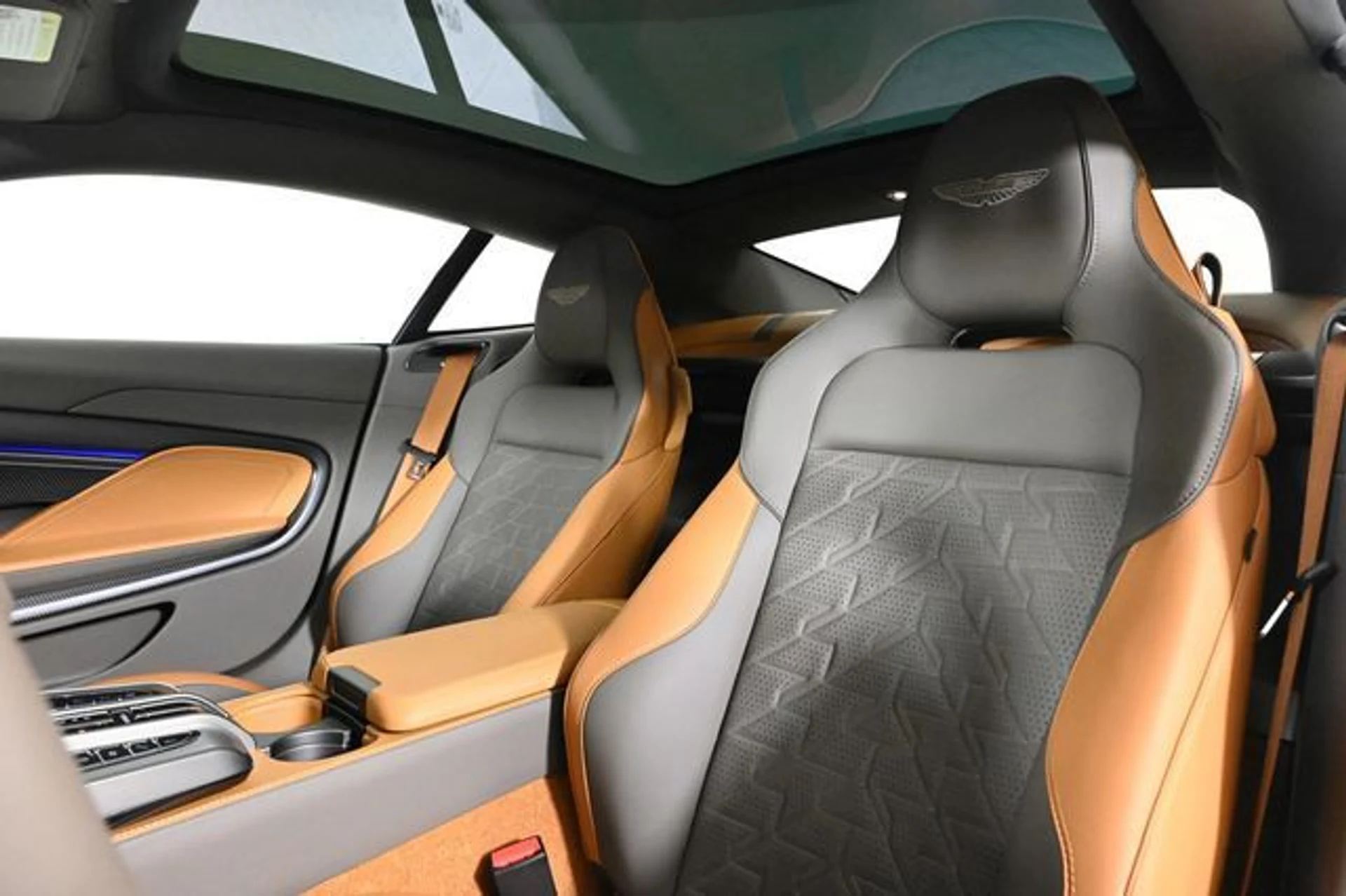 mph015_3004366889_new_2025_aston_martin_vanquish_coupe_11350_22897480_15_640_aedbc09418