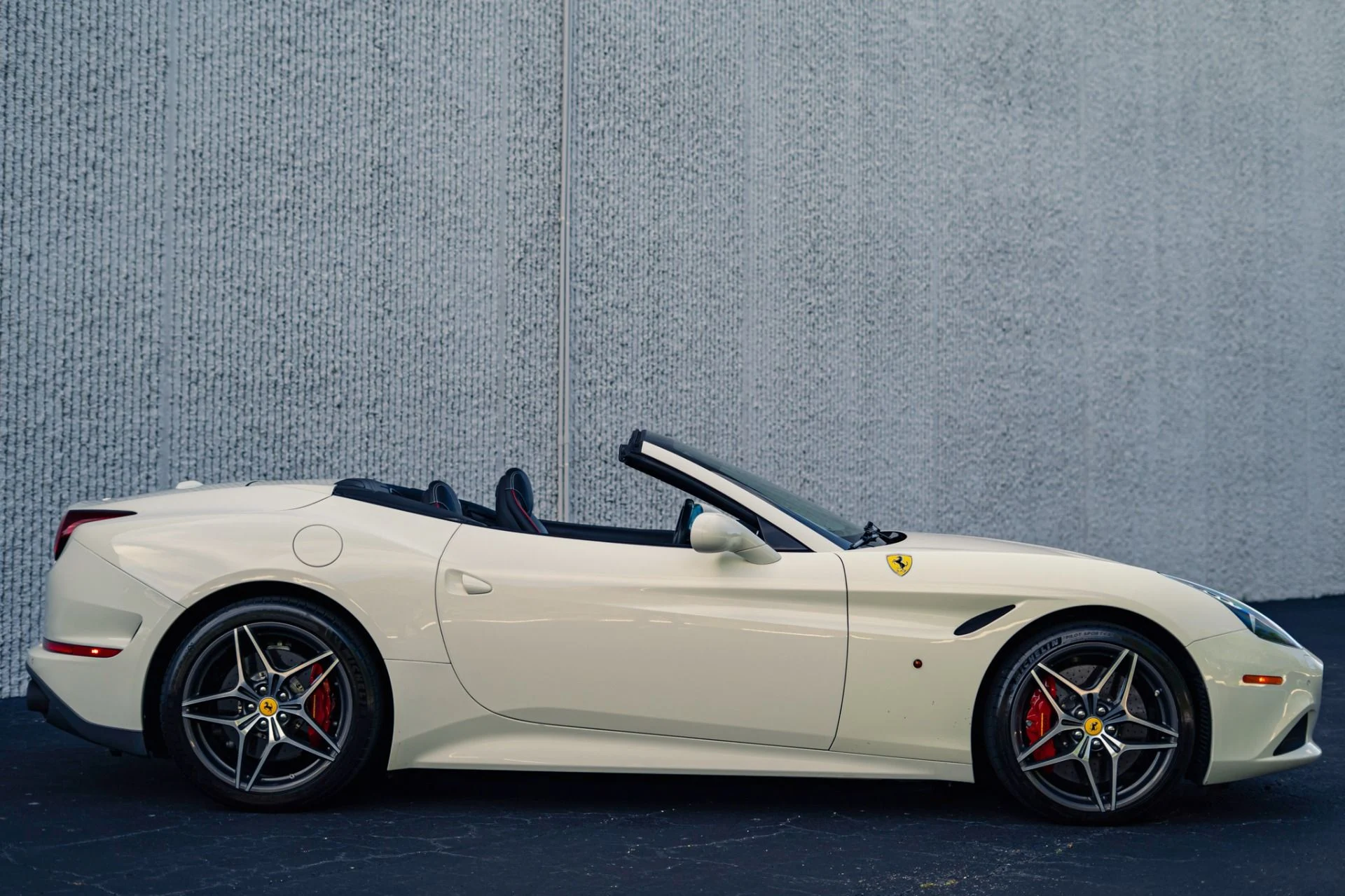 mph015_3005937293_Used_2017_Ferrari_California_T_251_K_MSRP_Special_Handling_Pack_Daytona_Seats_Powertrain_Warranty_1779481555_d39f3e3f06