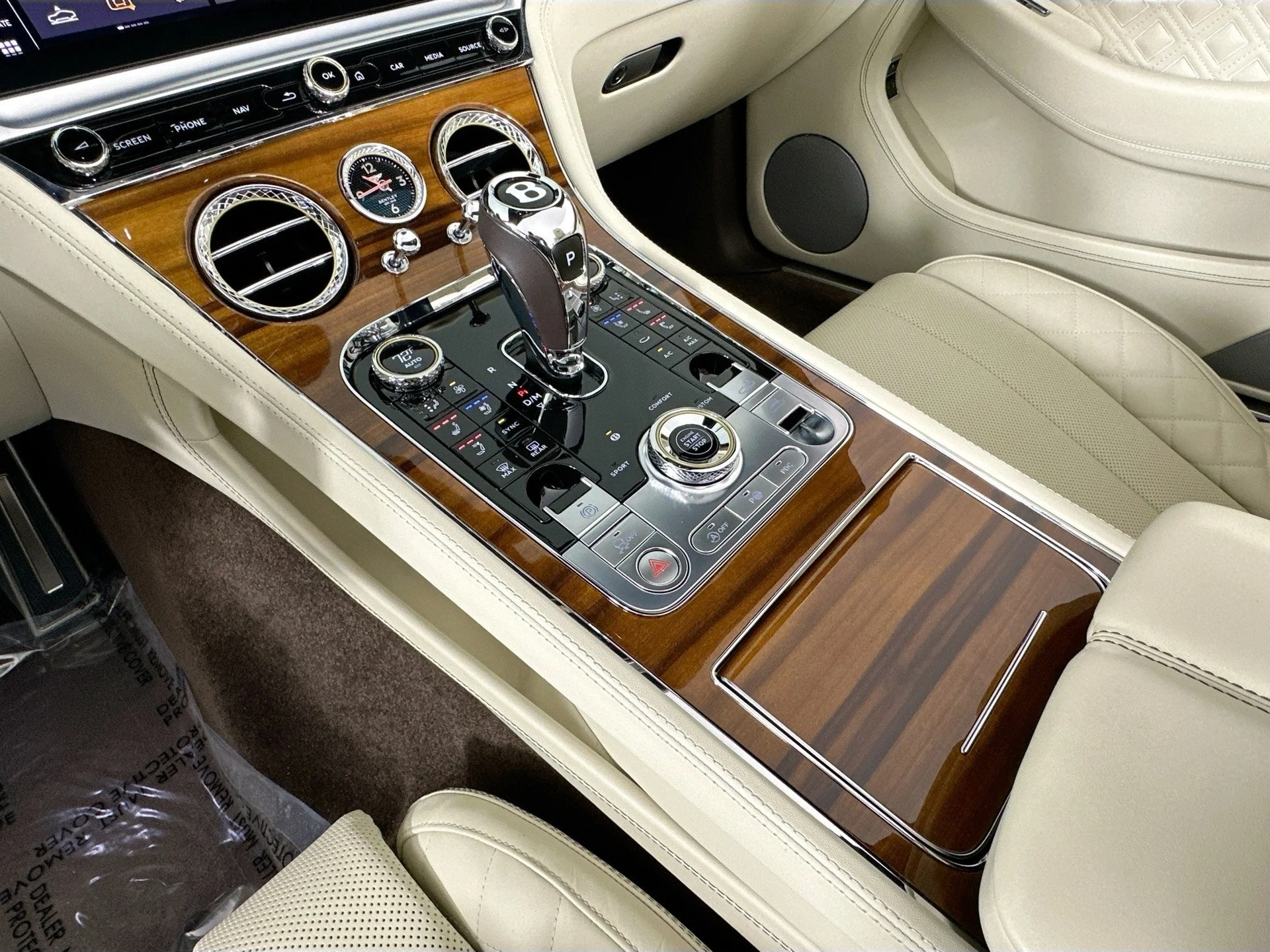 mph015_3007684557_16_9880a24aaf