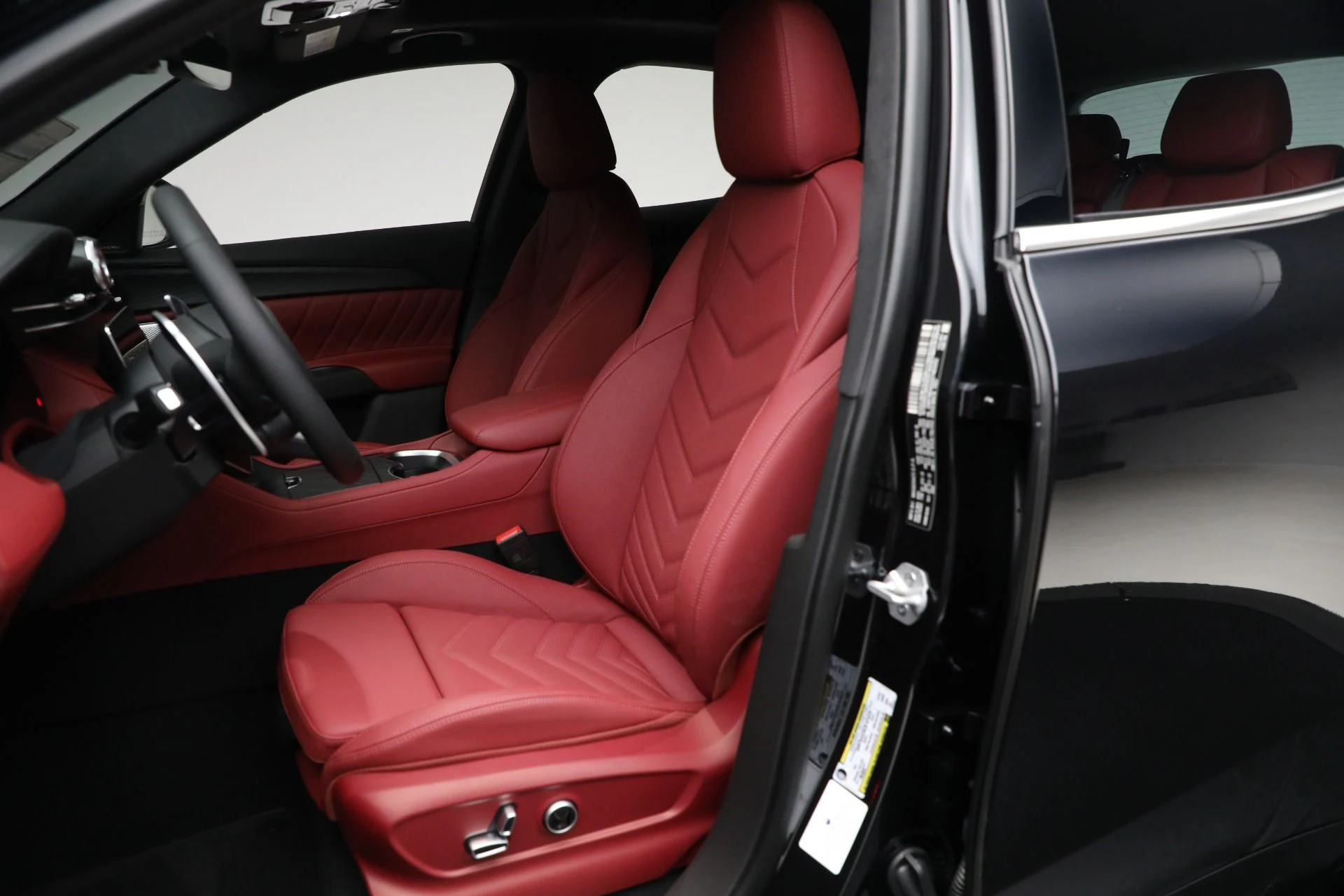 mph015_3008432397_New_2025_Maserati_Grecale_c403609a70
