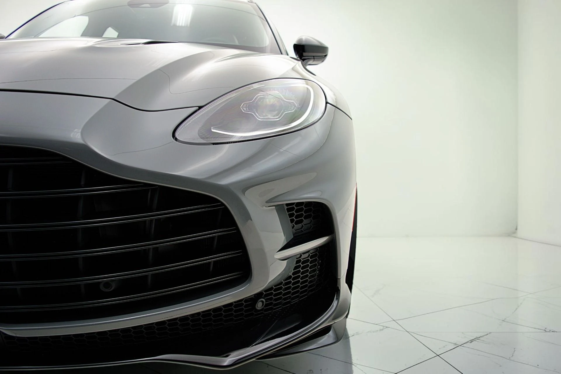 mph015_3013548709_Used_2023_Aston_Martin_DBX_707_3e5497196b