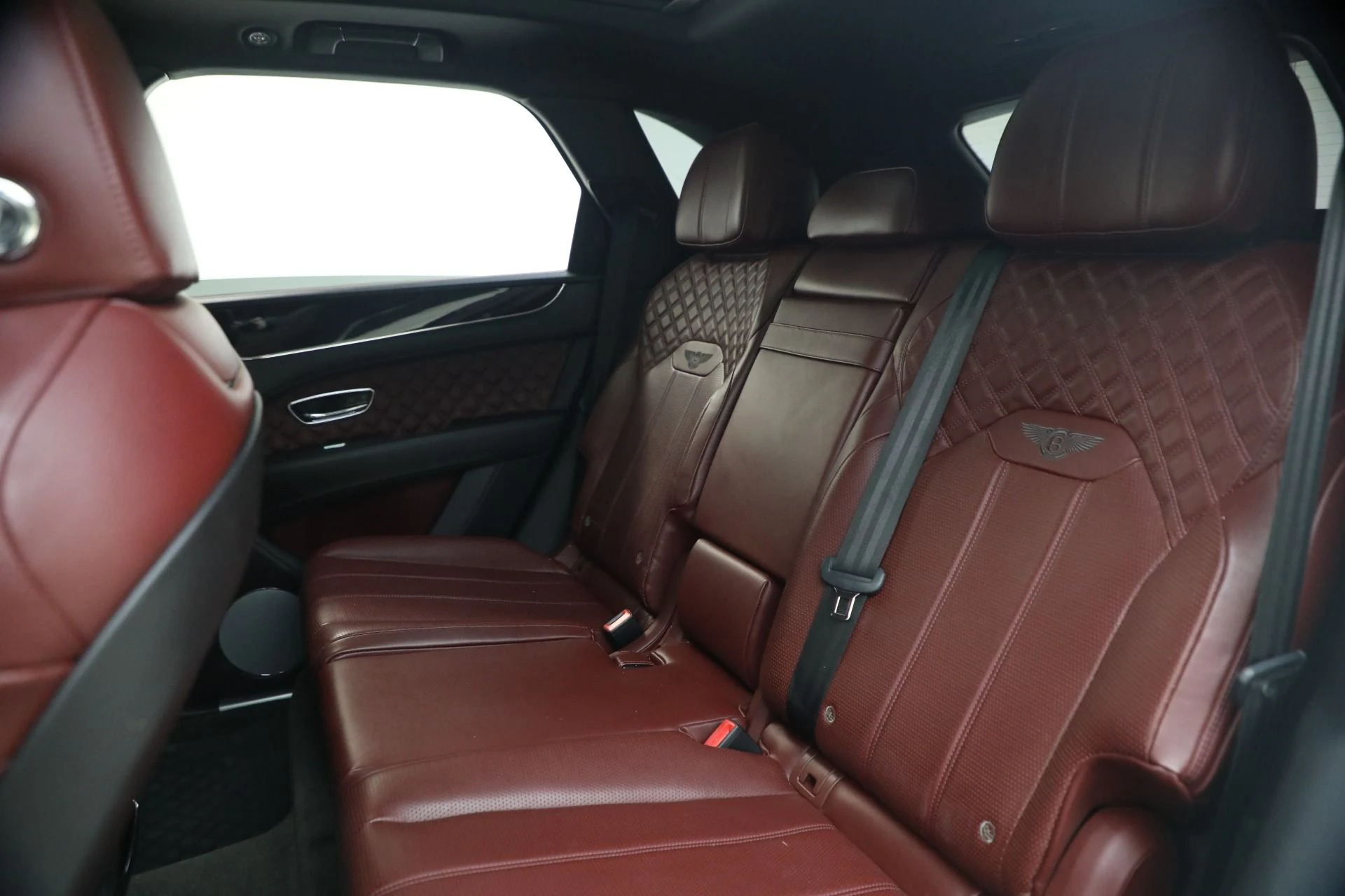 mph015_30143109_Used_2021_Bentley_Bentayga_V8_1770336382_417ebdf398