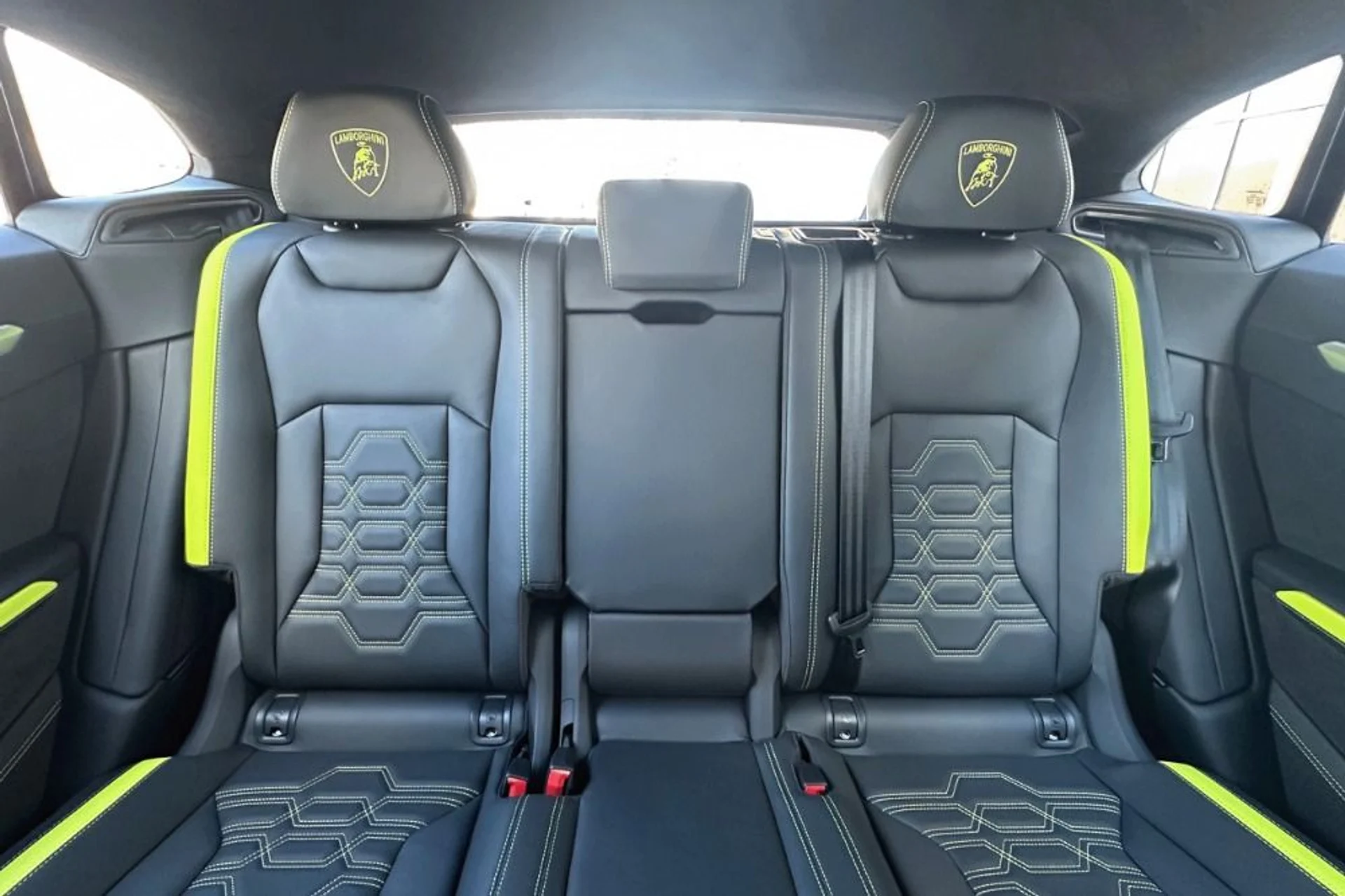 mph015_3016341509_Used_2025_Lamborghini_Urus_SE_1770899583_f21d3b0d38