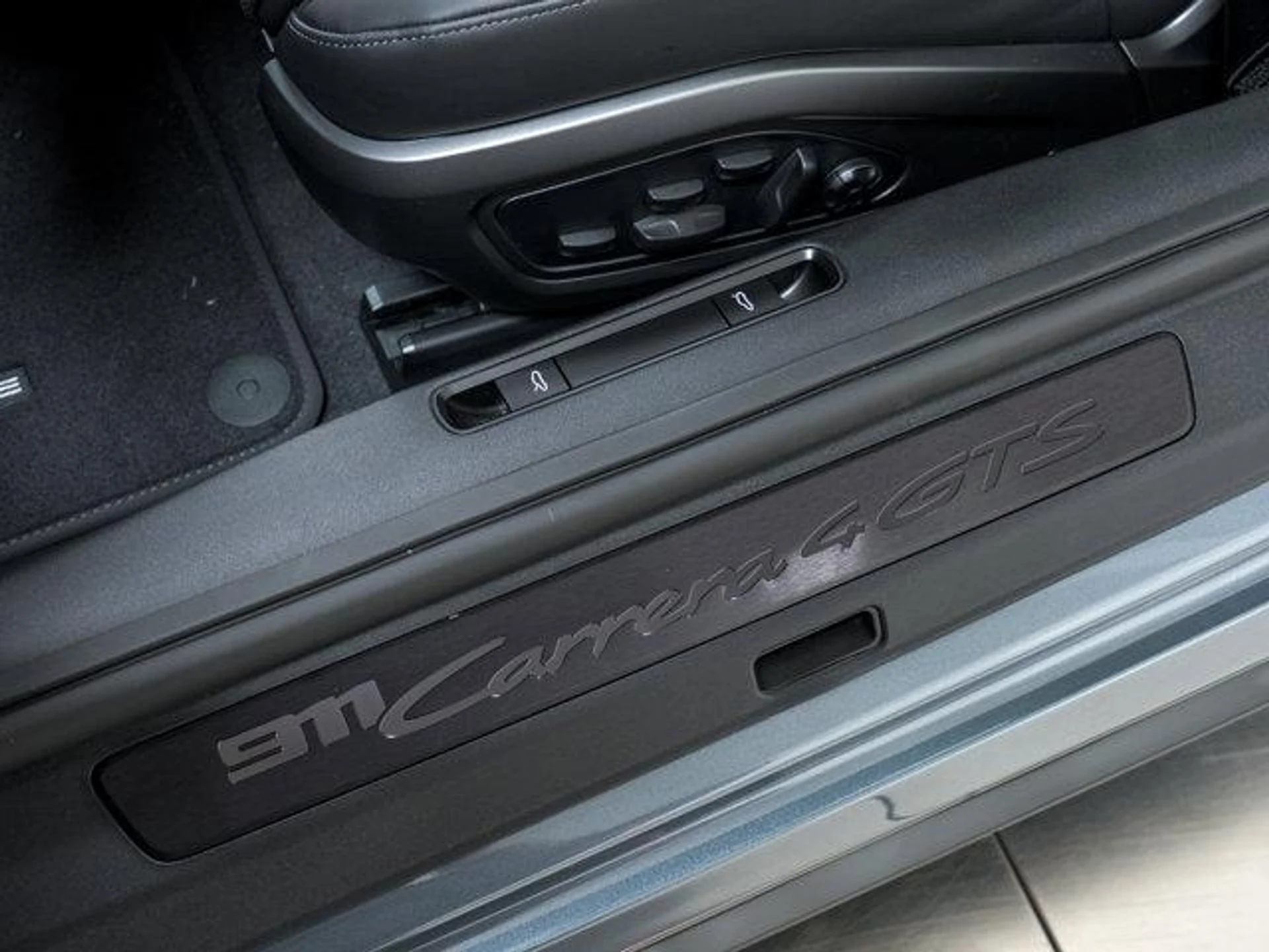 mph015_3021472352_Um1i_Ob_BI_ki_C_Htxlq6utws_T21_OI_1610204736