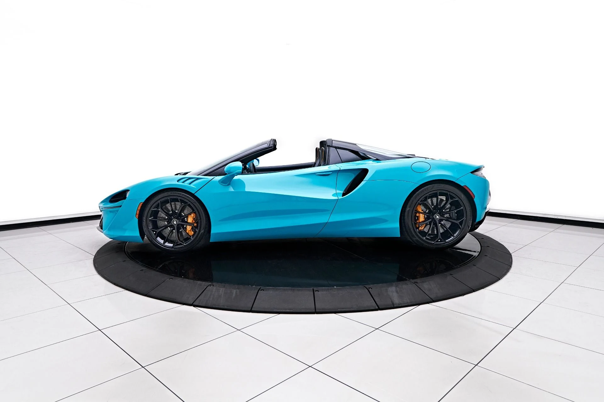 mph015_3027983455_Used_2025_Mc_Laren_Artura_1755992011_fd189f6777