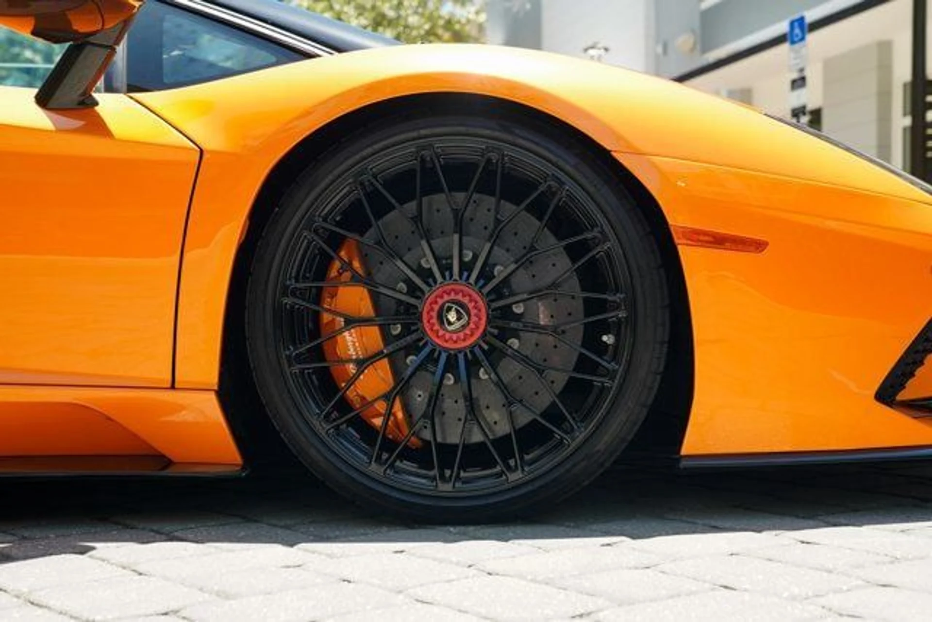 mph015_3037447450_used_2018_lamborghini_aventador_sroadster_14354_22897283_16_640_346276957b
