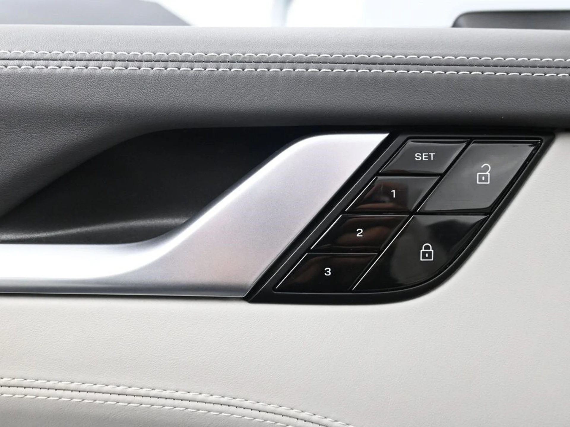 mph015_3037558021_51f6c6e5cca5f4fdfb509ecb0af8d271x_65b35f7e9b