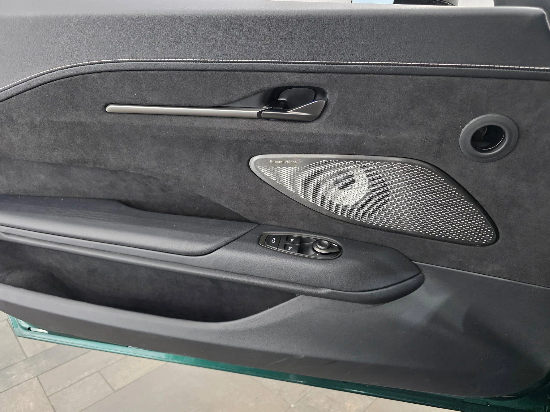 mph015_3037612853_28c6a881dc91ace4ef69251d77cbe813_877e839e5c