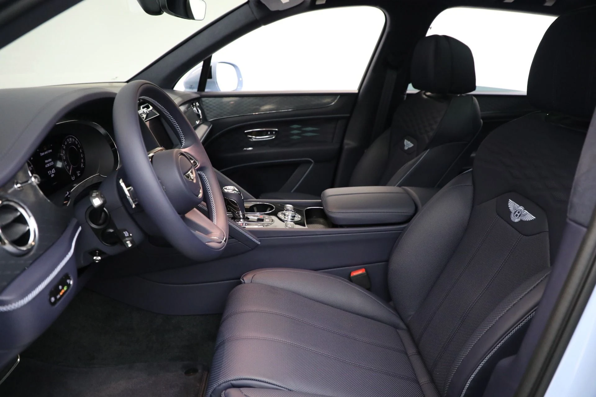 mph015_3038931022_New_2025_Bentley_Bentayga_Azure_V8_7782851143