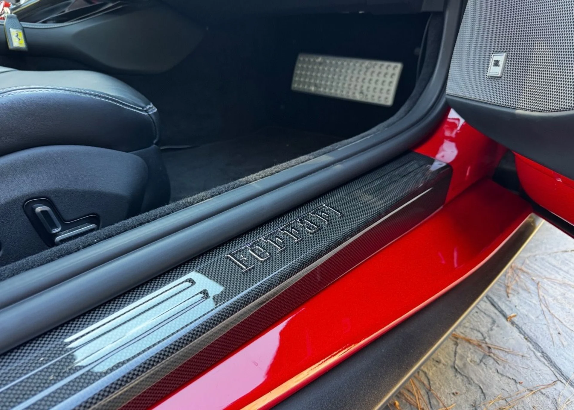 mph015_3042168357_Used_2019_Ferrari_Portofino_1760471450_ff1178995c
