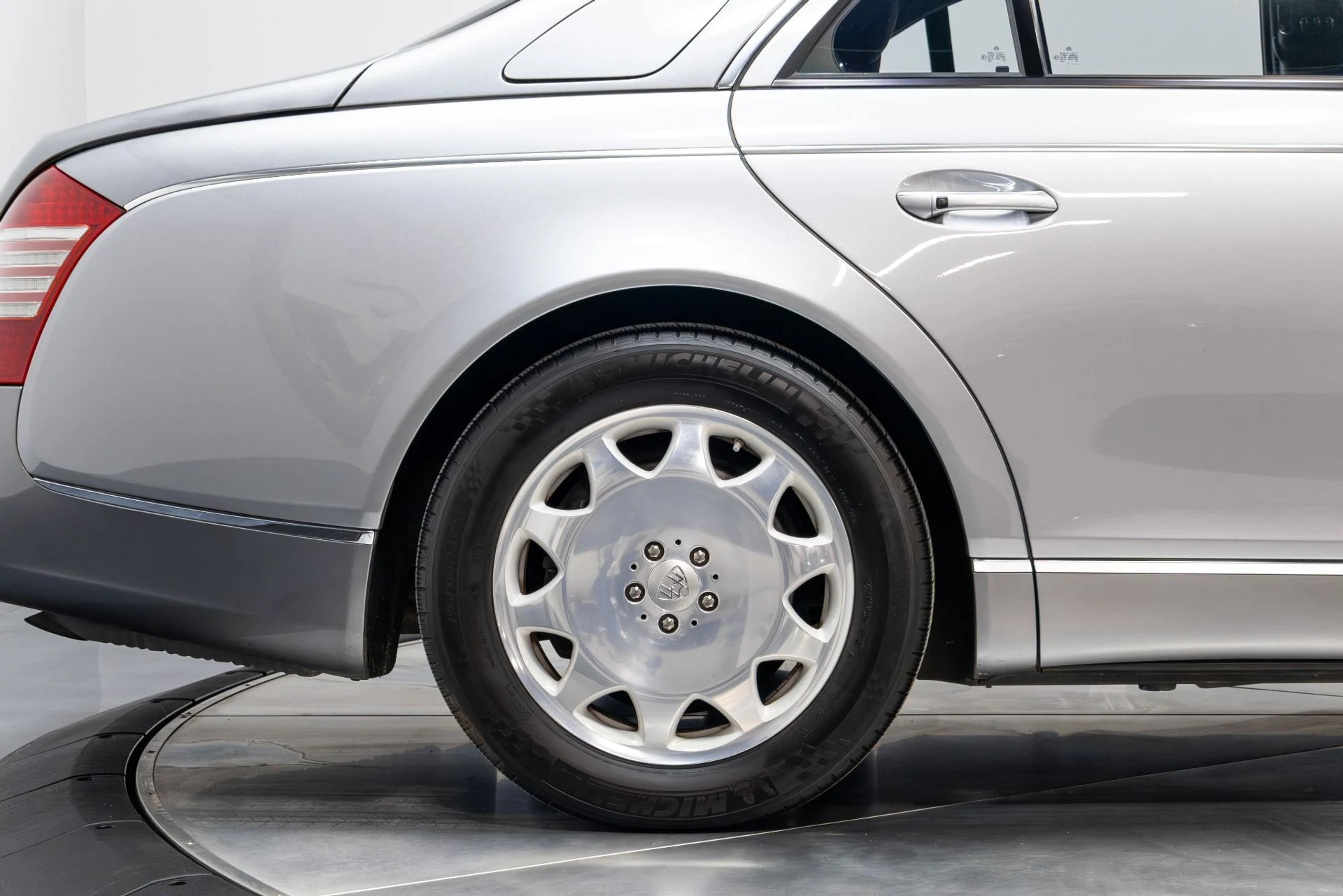 mph015_3042585360_Used_2004_Maybach_57_1769486757_78dcd55b0c