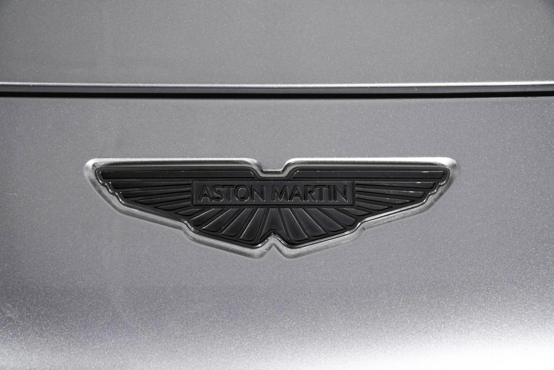 mph015_3046382007_Used_2025_Aston_Martin_DBX_707_1792739128_ac366b0287