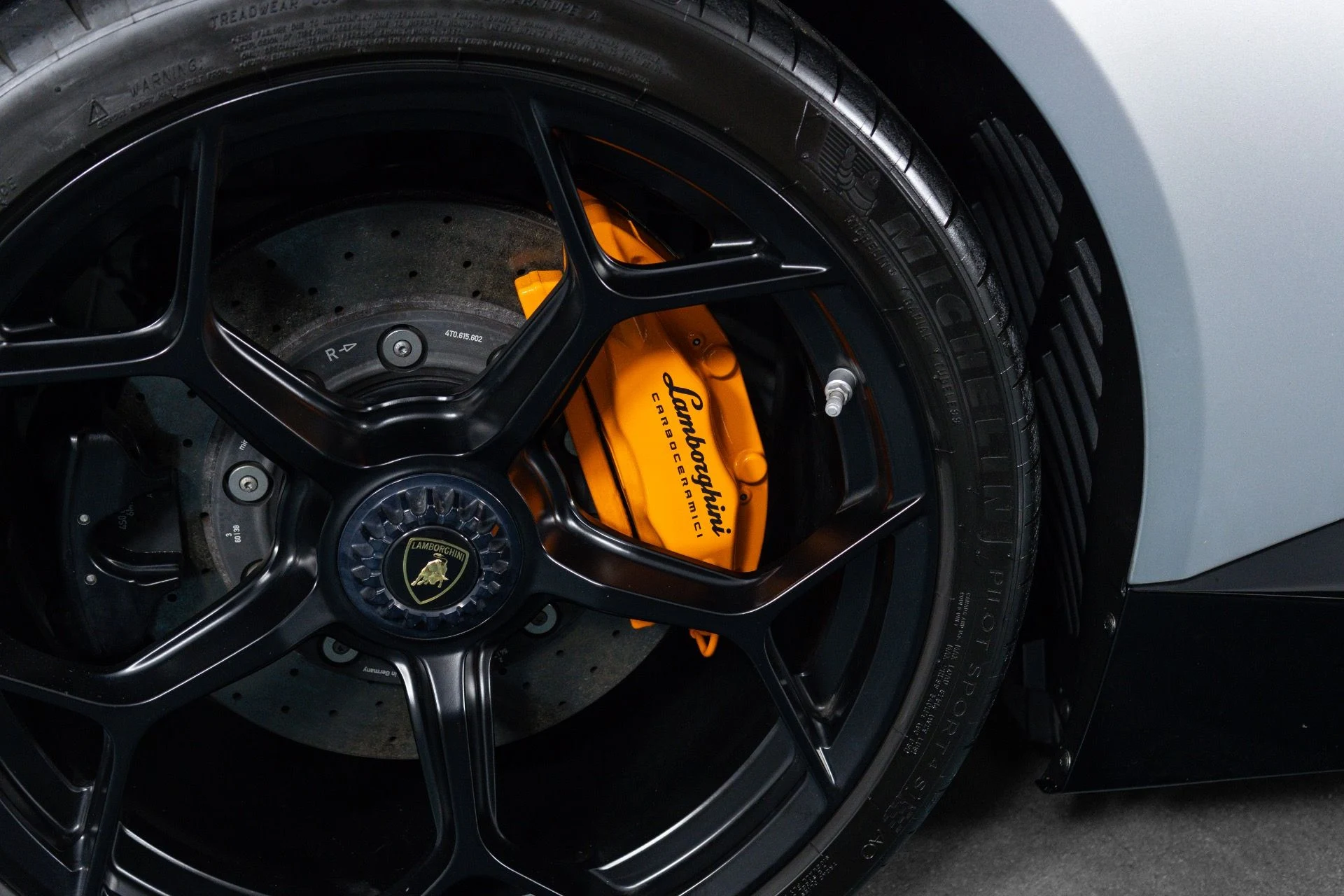 mph015_305373846_Used_2018_Lamborghini_Huracan_Performante_Spyder_1781732323_e417290f7d