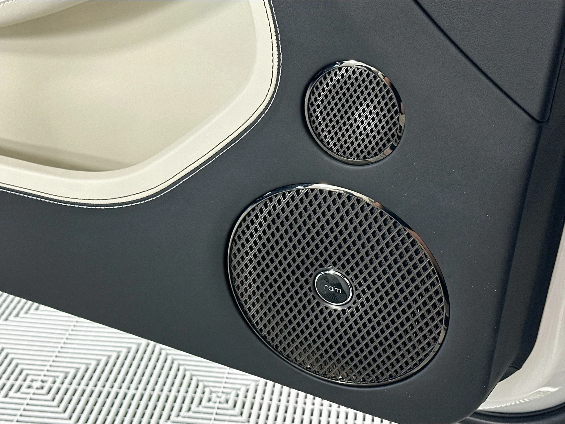 mph015_3056011445_16_bc833e6ac0