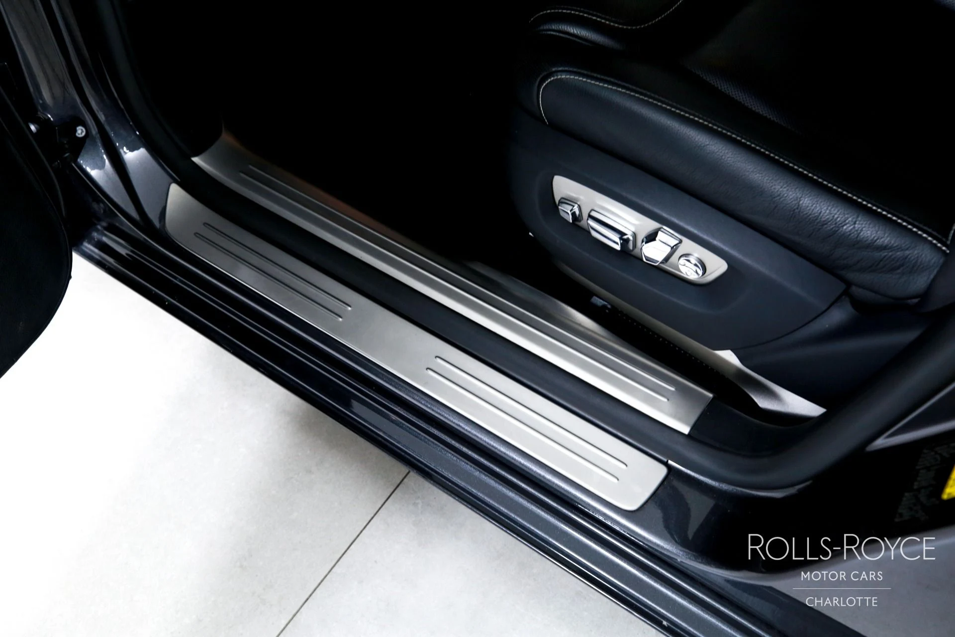 mph015_306165896_Used_2015_Rolls_Royce_Ghost_1769450679_0e928fb492