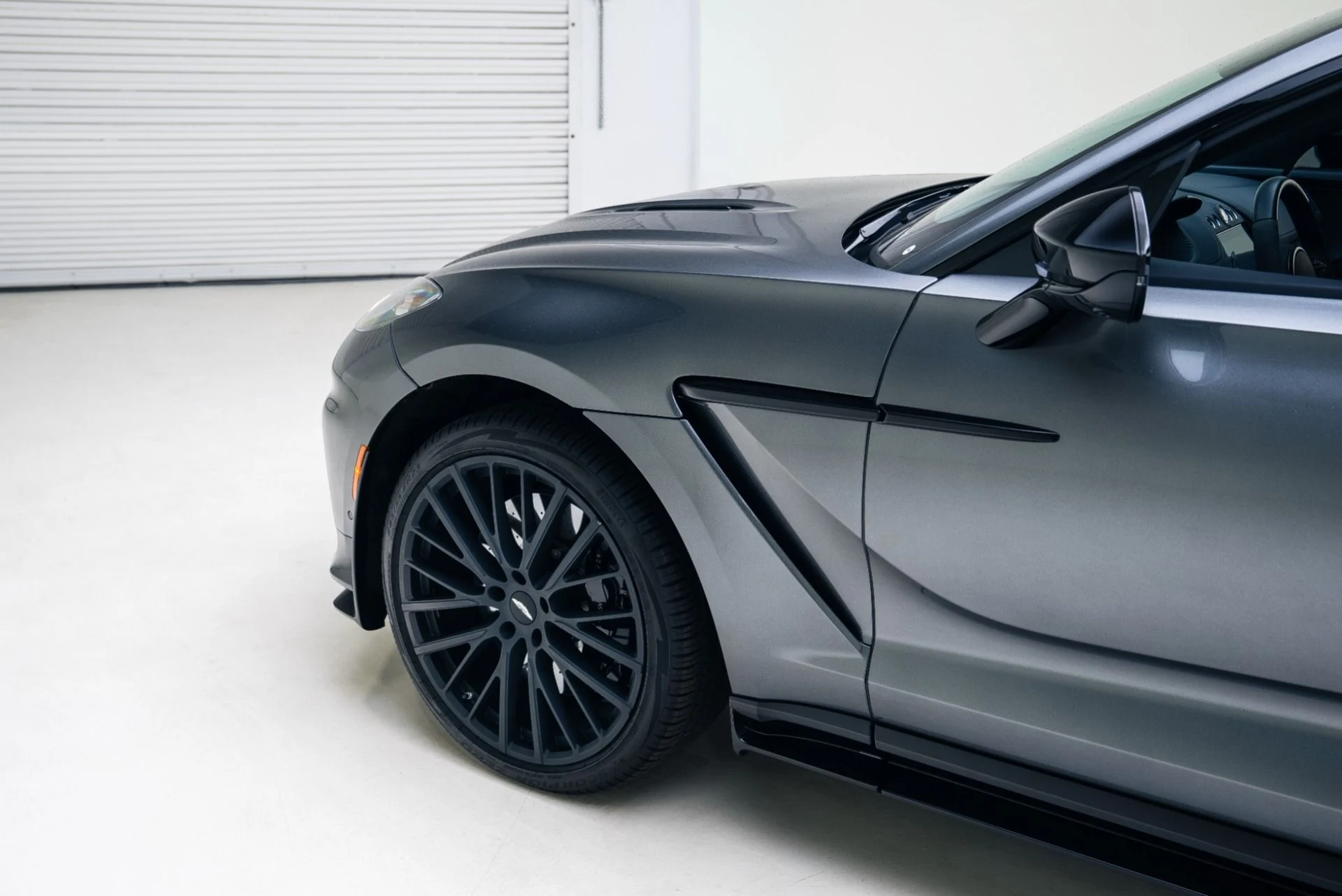 mph015_3061924972_Used_2023_Aston_Martin_DBX_707_1767147113_adfe875a44