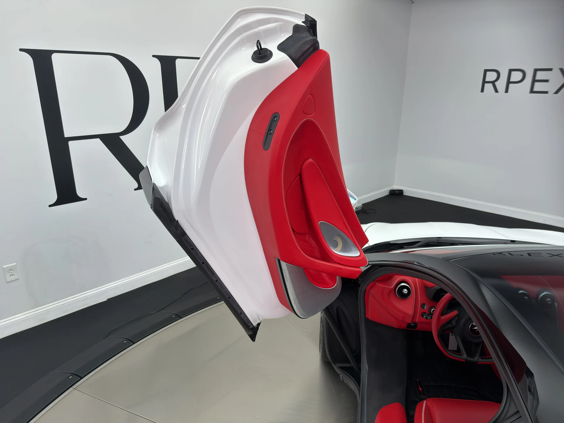 mph015_3064720437_RPF_3777_interior_001_153b5b7baf