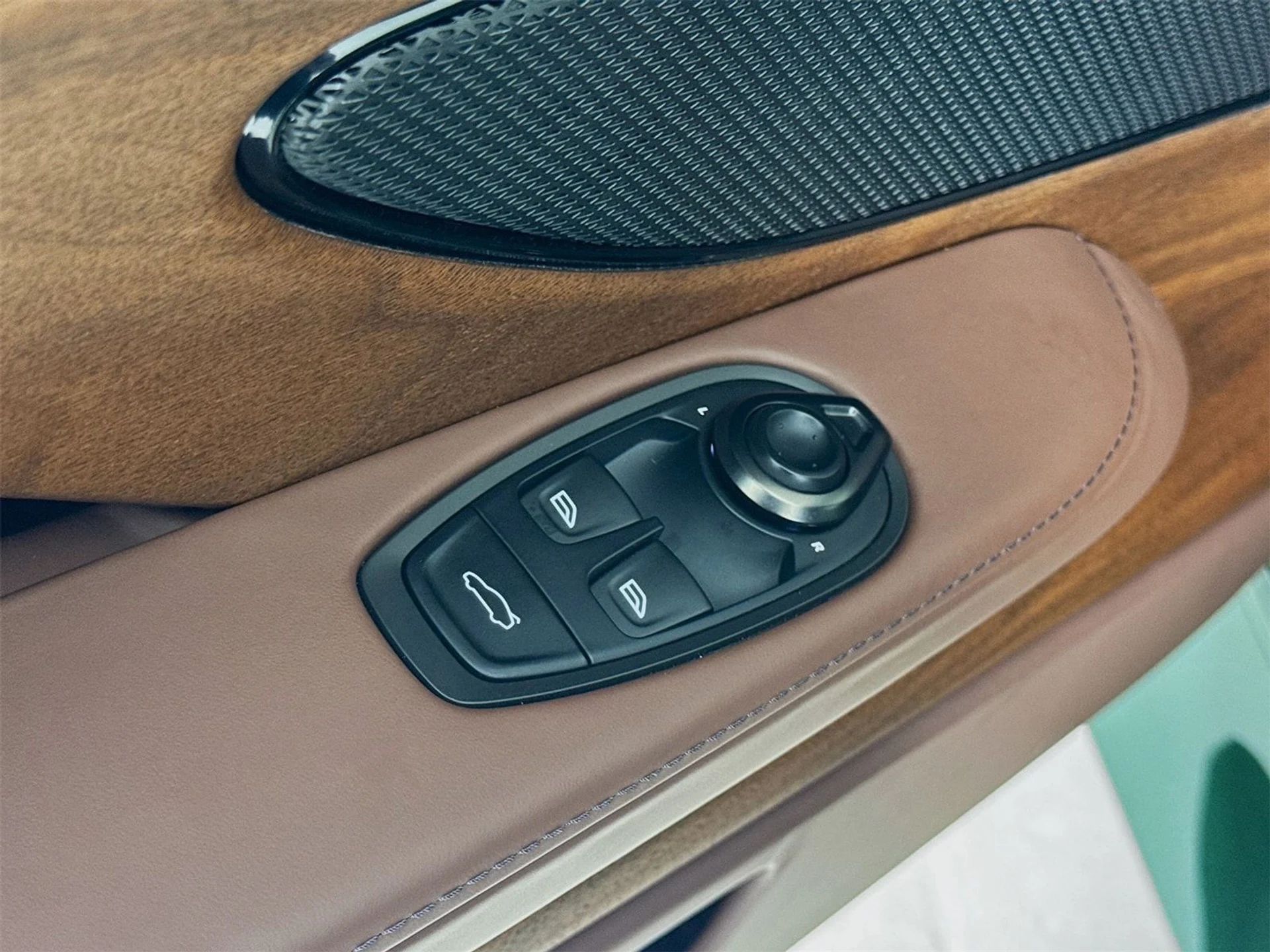 mph015_3067183933_384cc15675da2caae796a5f49242737dx_2849712041