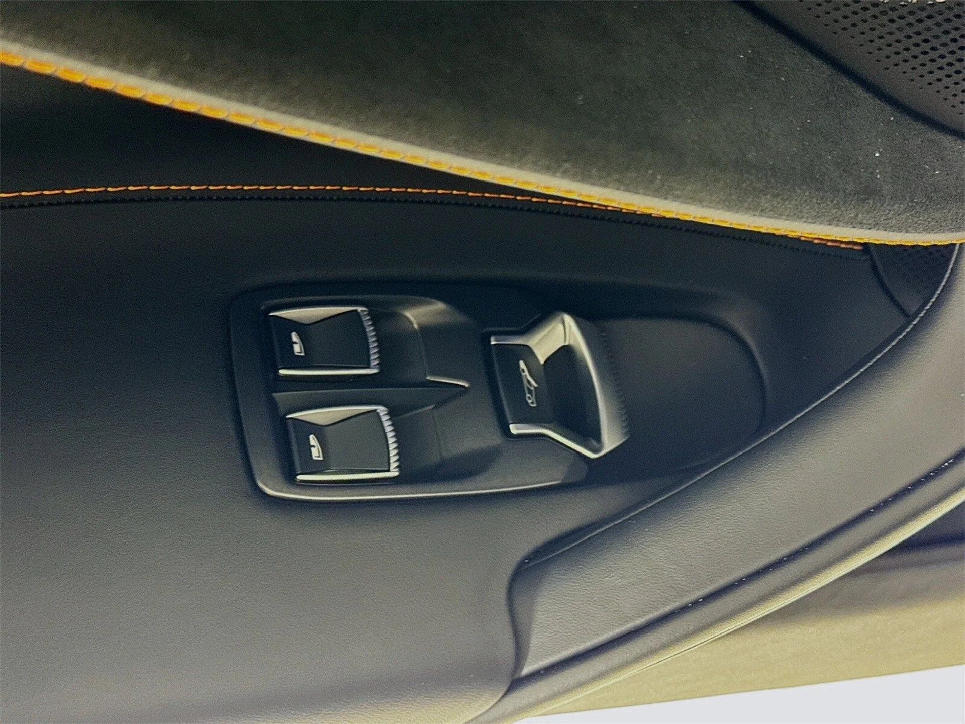 mph015_306894671_07c0d4c06cfe1b197ee41c25faecb1a3x_ed0a0f7cef