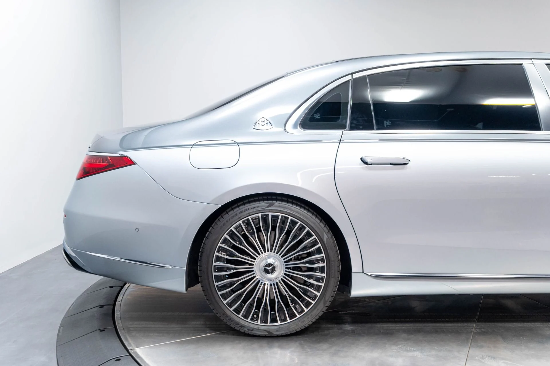 mph015_3070041672_Used_2024_Mercedes_Benz_S_Class_Maybach_S_680_4_MATIC_1777501614_77b8bf28f0