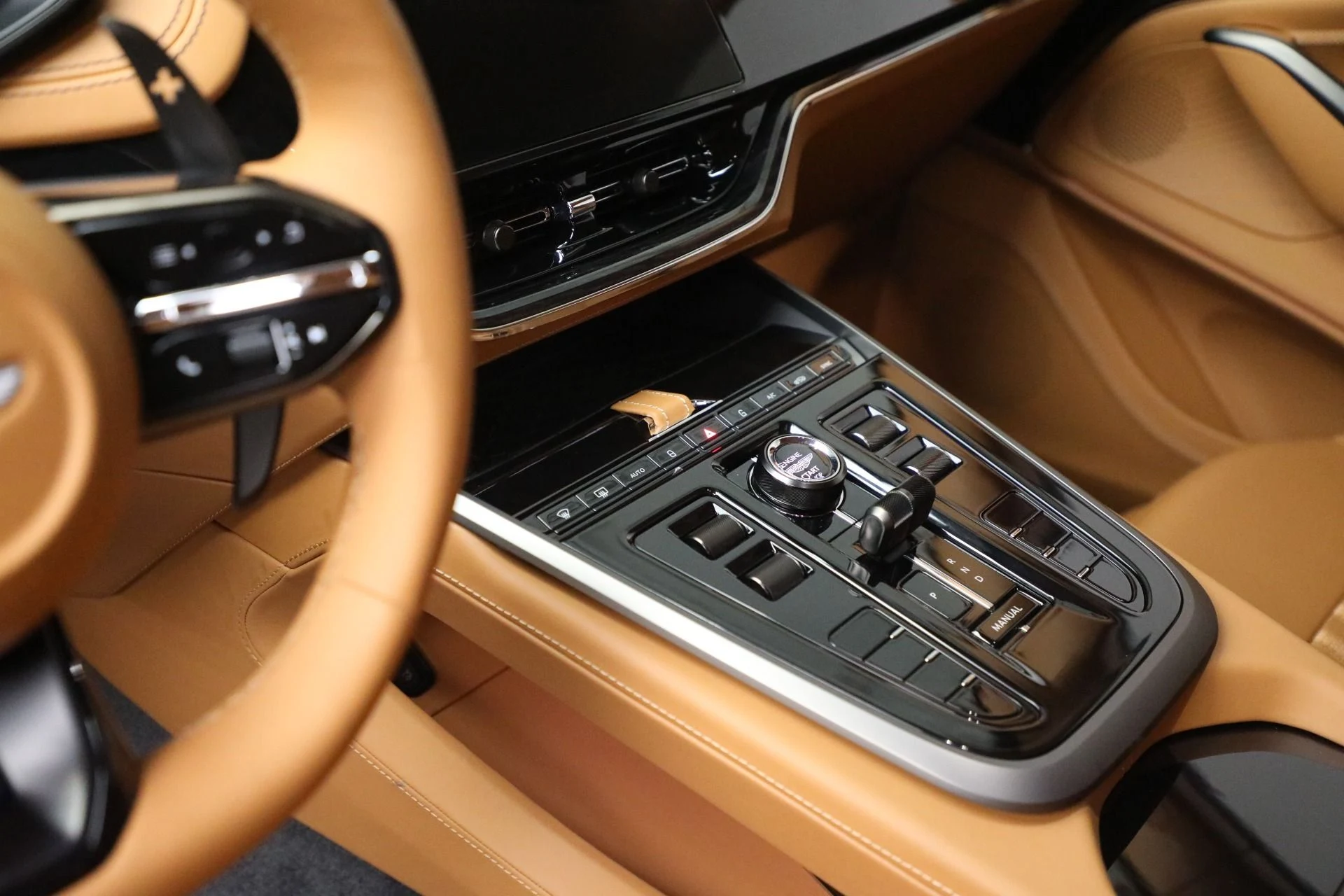 mph015_3070829884_New_2025_Aston_Martin_DBX_707_707_e60b21ca81