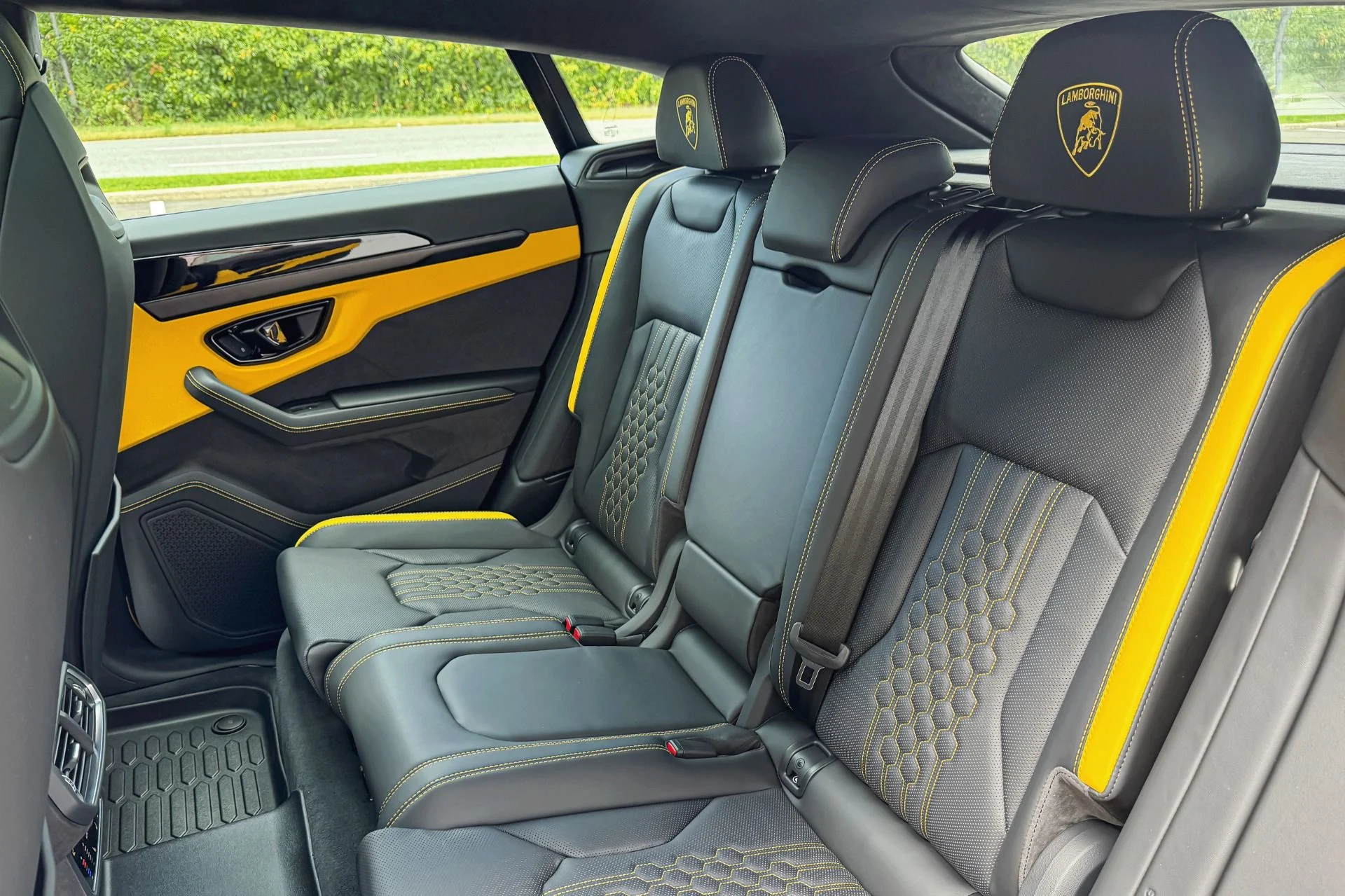 mph015_3080291175_Used_2025_Lamborghini_Urus_SE_1756898793_3665c8111e