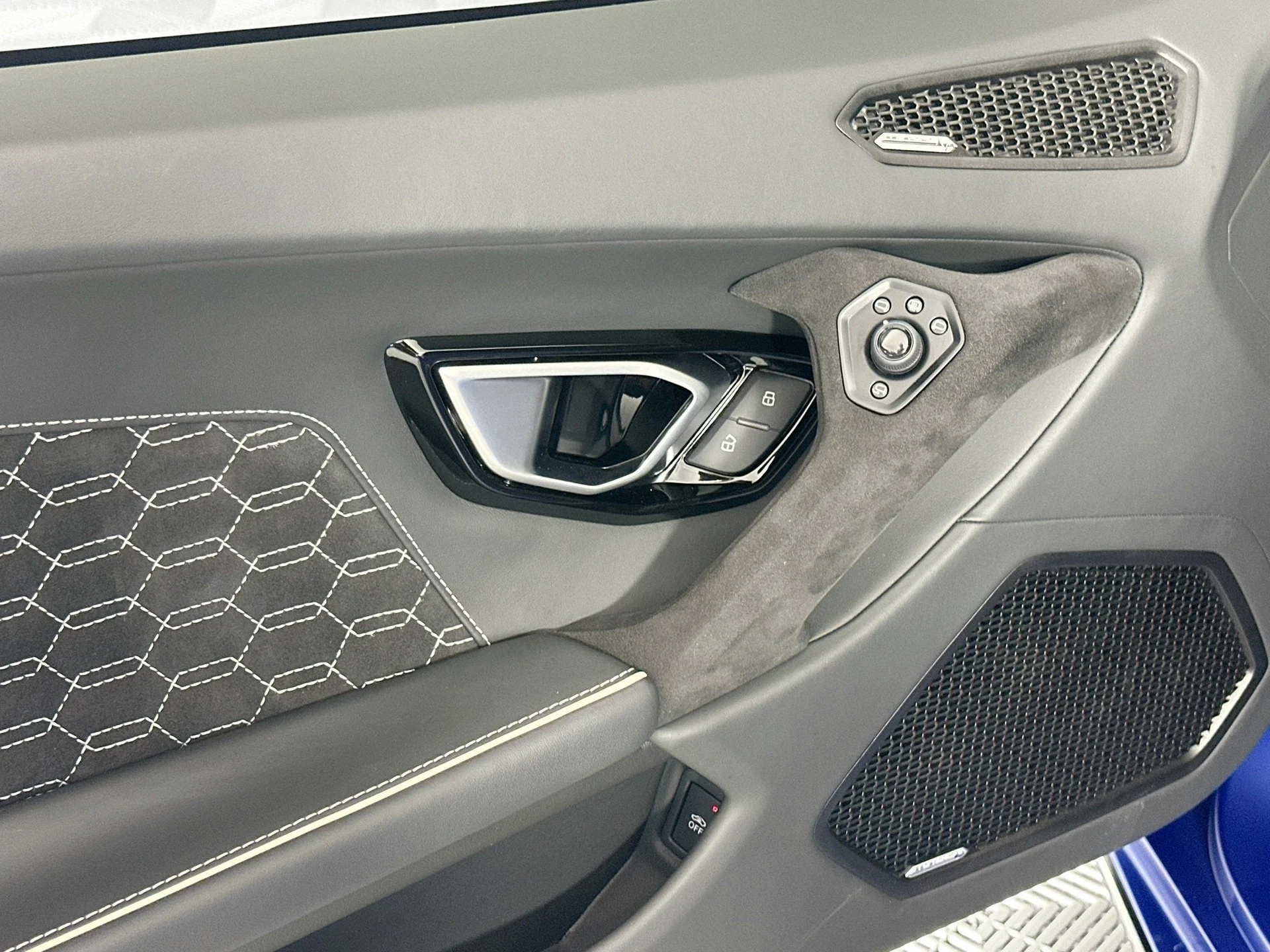 mph015_3085418148_16_479bd2c8d0