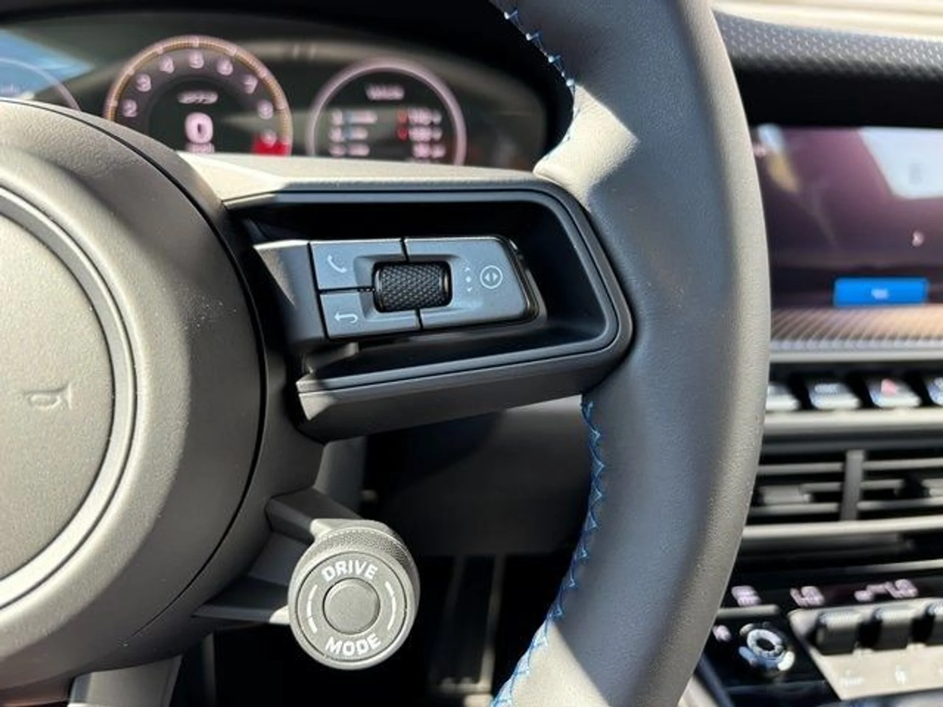 mph015_3089354687_56a02981d763330ed31e3d21197afb3cx_e75c102807