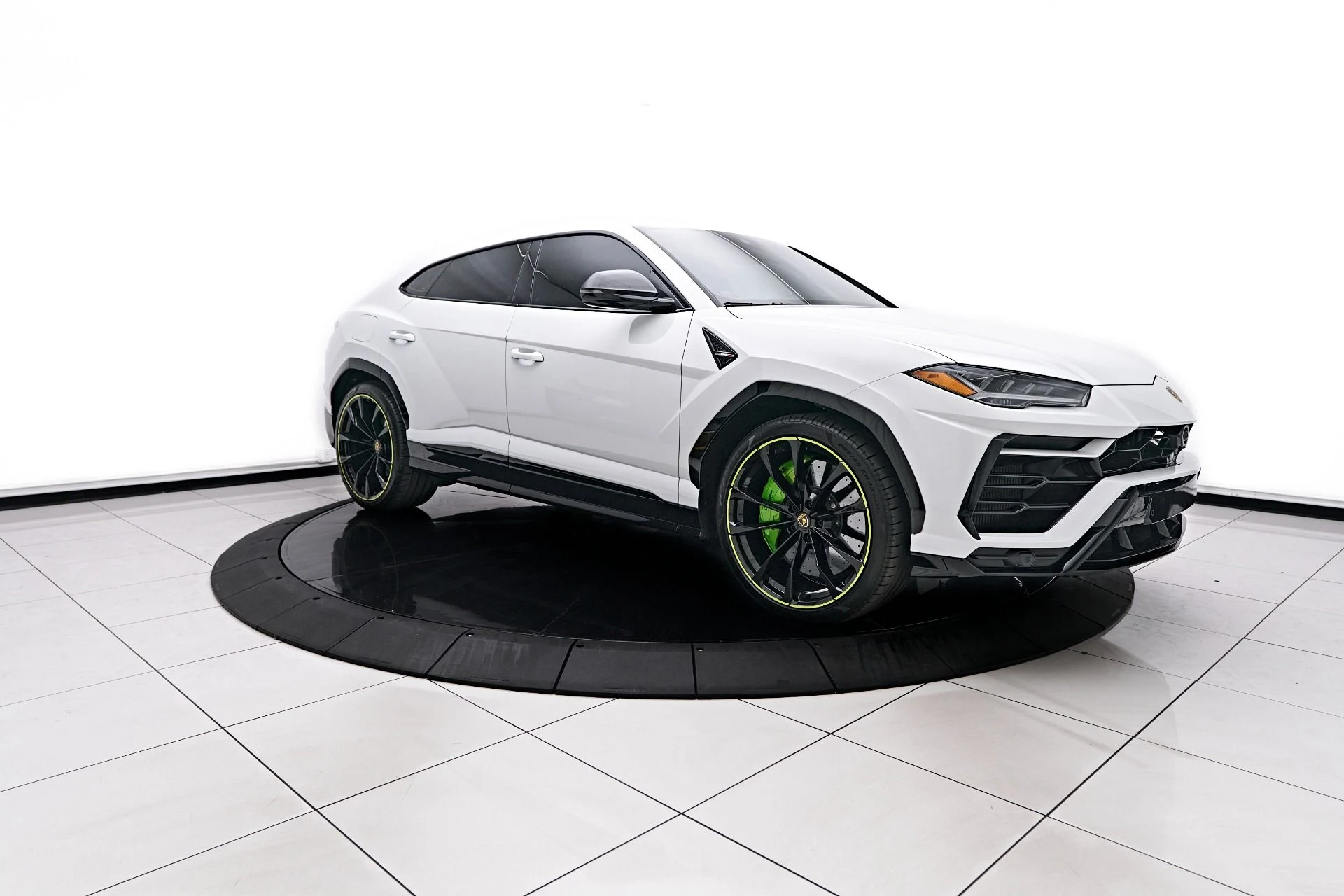 mph015_308956918_Used_2022_Lamborghini_Urus_Base_1758404787_584594f029