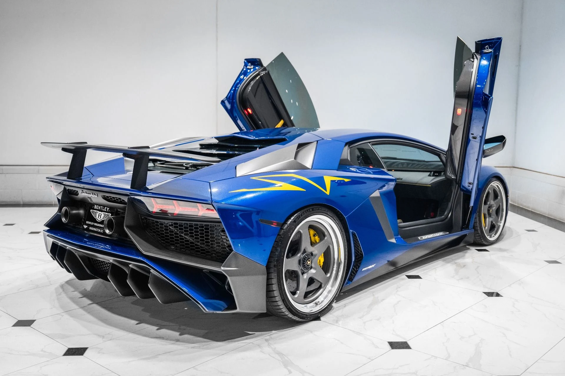mph015_3094004235_Used_2016_Lamborghini_Aventador_LP_750_4_SV_Coupe_1783114458_e13f443d3d