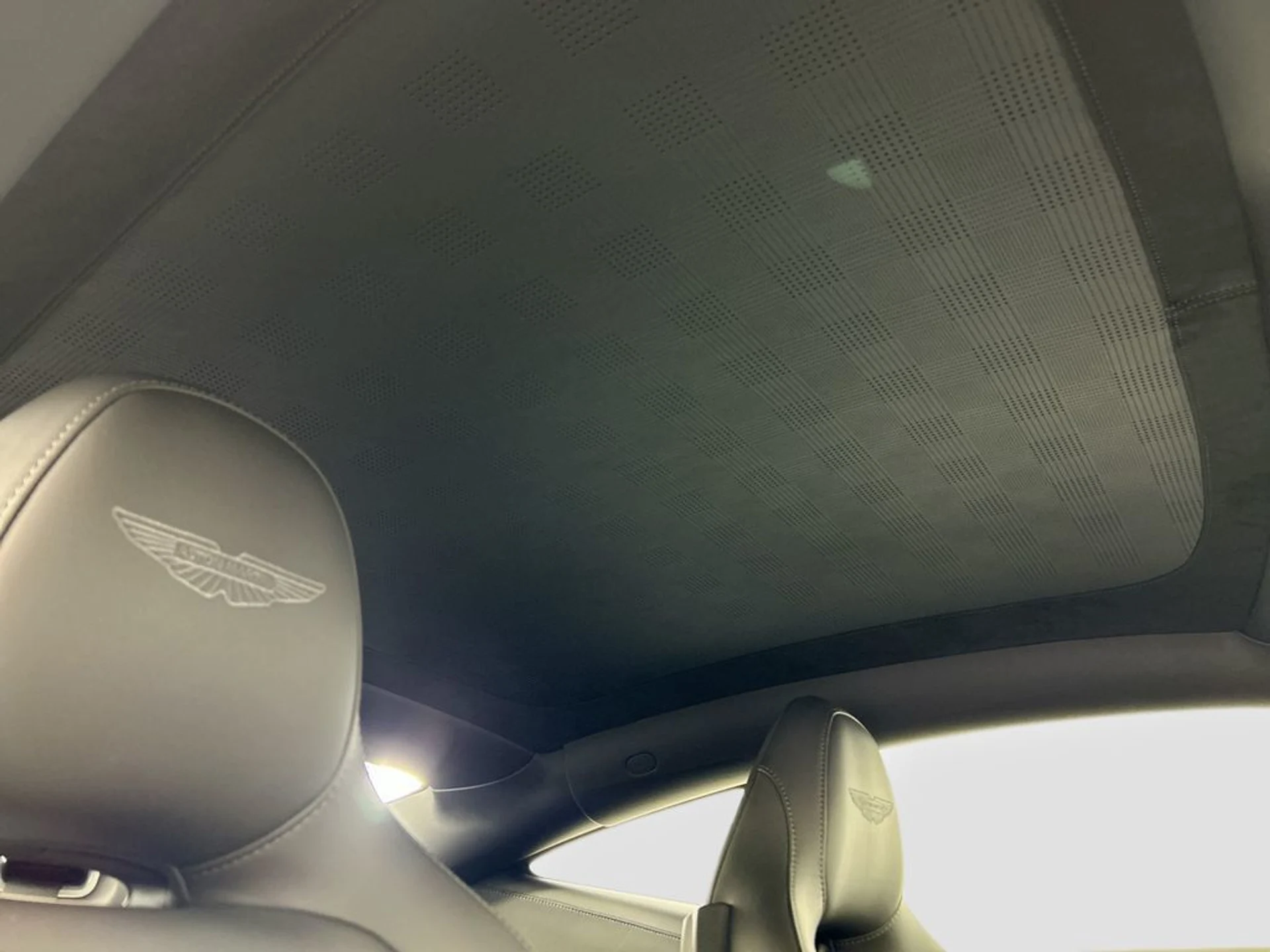 mph015_3096603749_used_2026_aston_martin_db12_coupe_8119_22986073_16_1024_255305d9dd