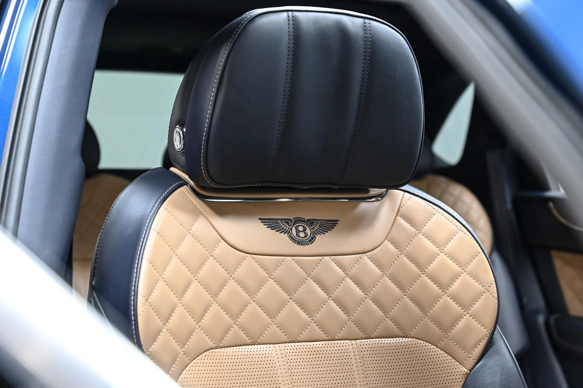 mph015_3097135062_Used_2018_Bentley_Bentayga_W12_1758835166_6f305c7fd3