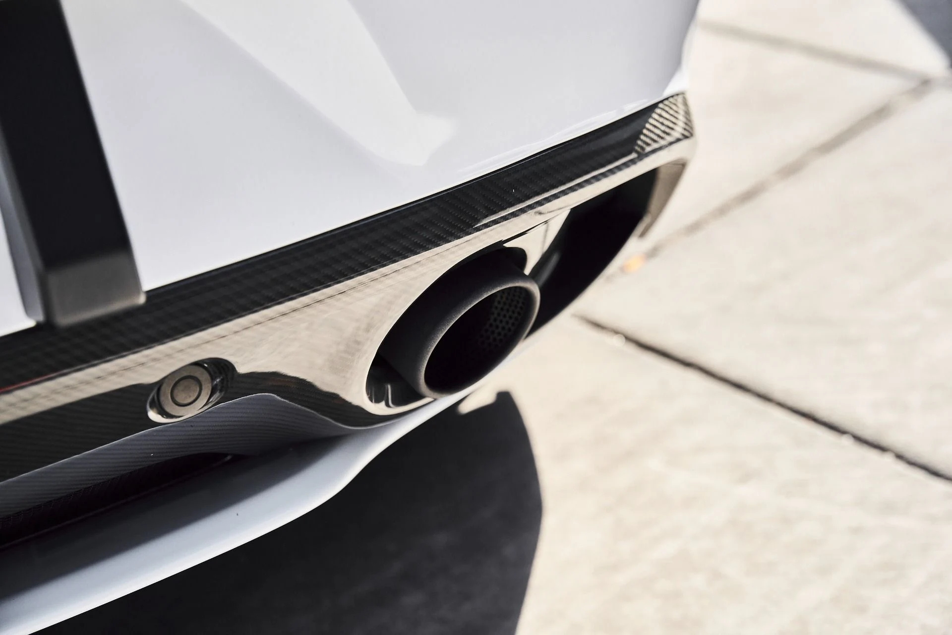 mph015_3097307460_Used_2017_Aston_Martin_Vanquish_Volante_1773797499_fb6d3dad08