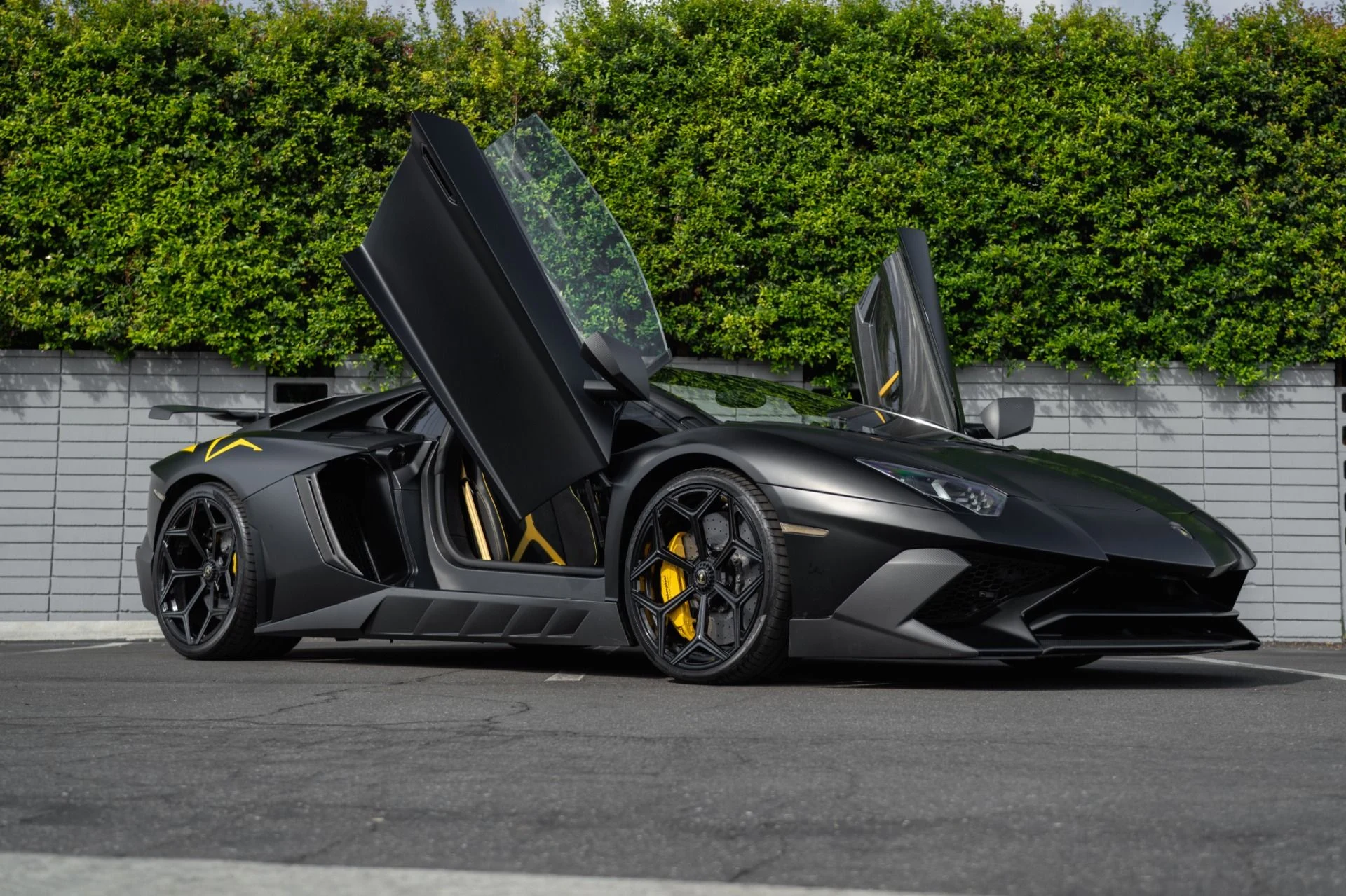 mph015_310386232_Used_2016_Lamborghini_Aventador_LP_750_4_SV_1759528221_2fd92fe5a0