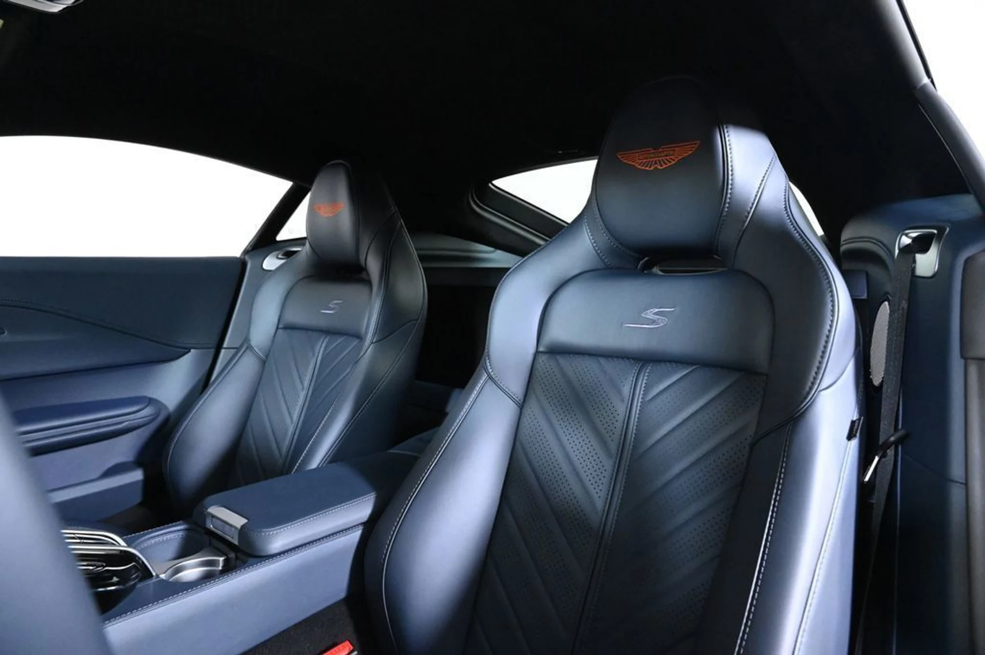 mph015_3106918019_new_2026_aston_martin_vantage_scoupe_11350_23021664_16_1024_13cdcdbc43