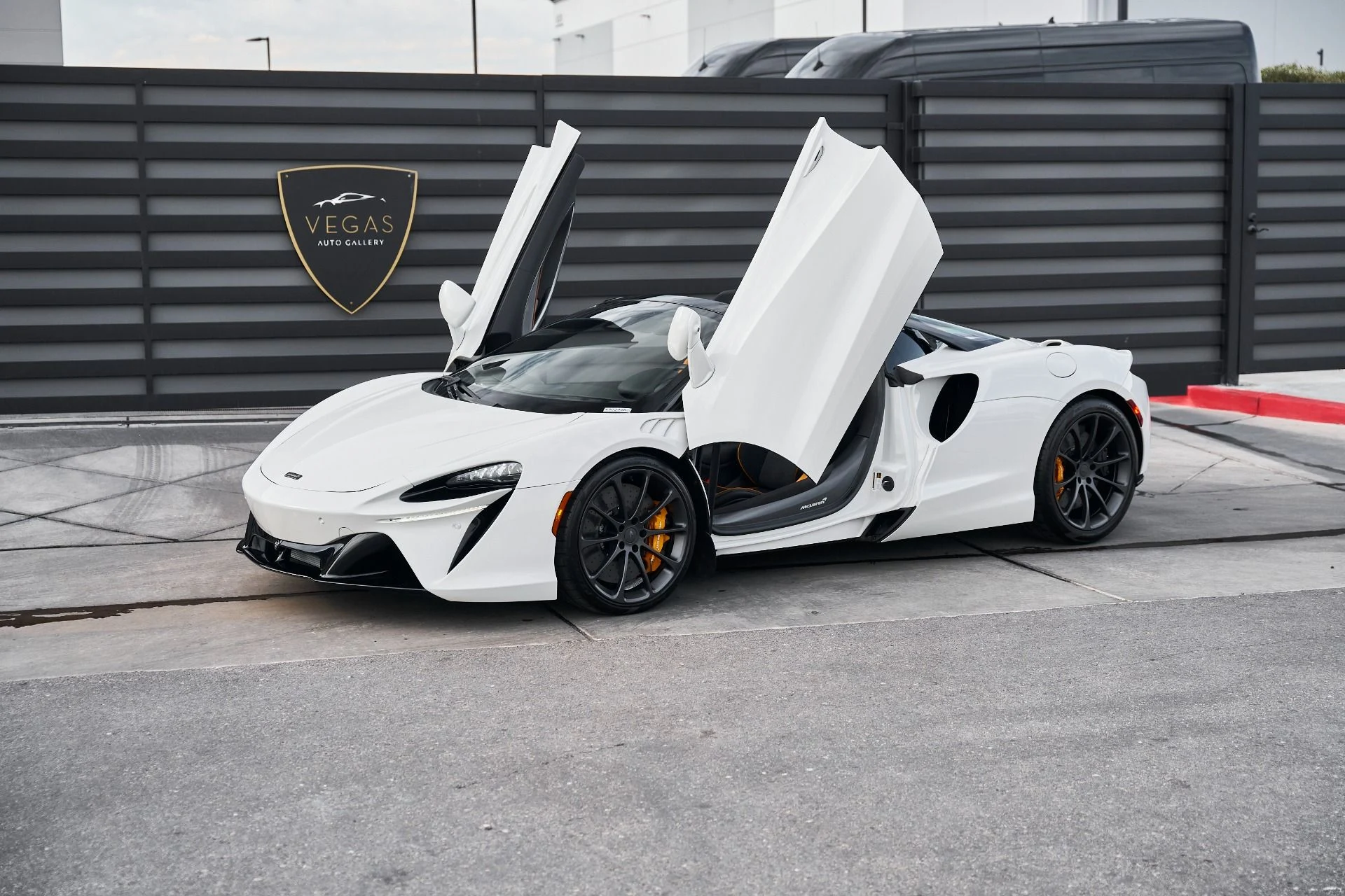 mph015_3107290672_Used_2025_Mc_Laren_Artura_1769221467_4a1635e3b2