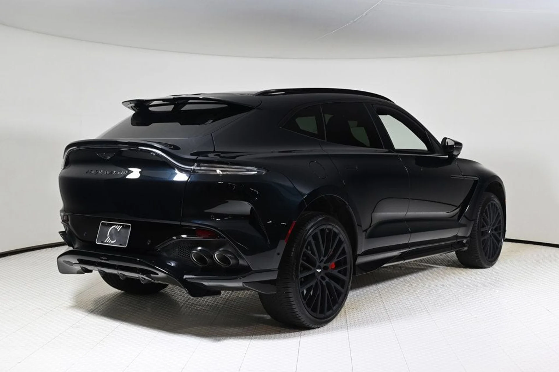 mph015_311318948_used_2025_aston_martin_dbx_707_11350_22917533_15_1024_e87d3de0f1