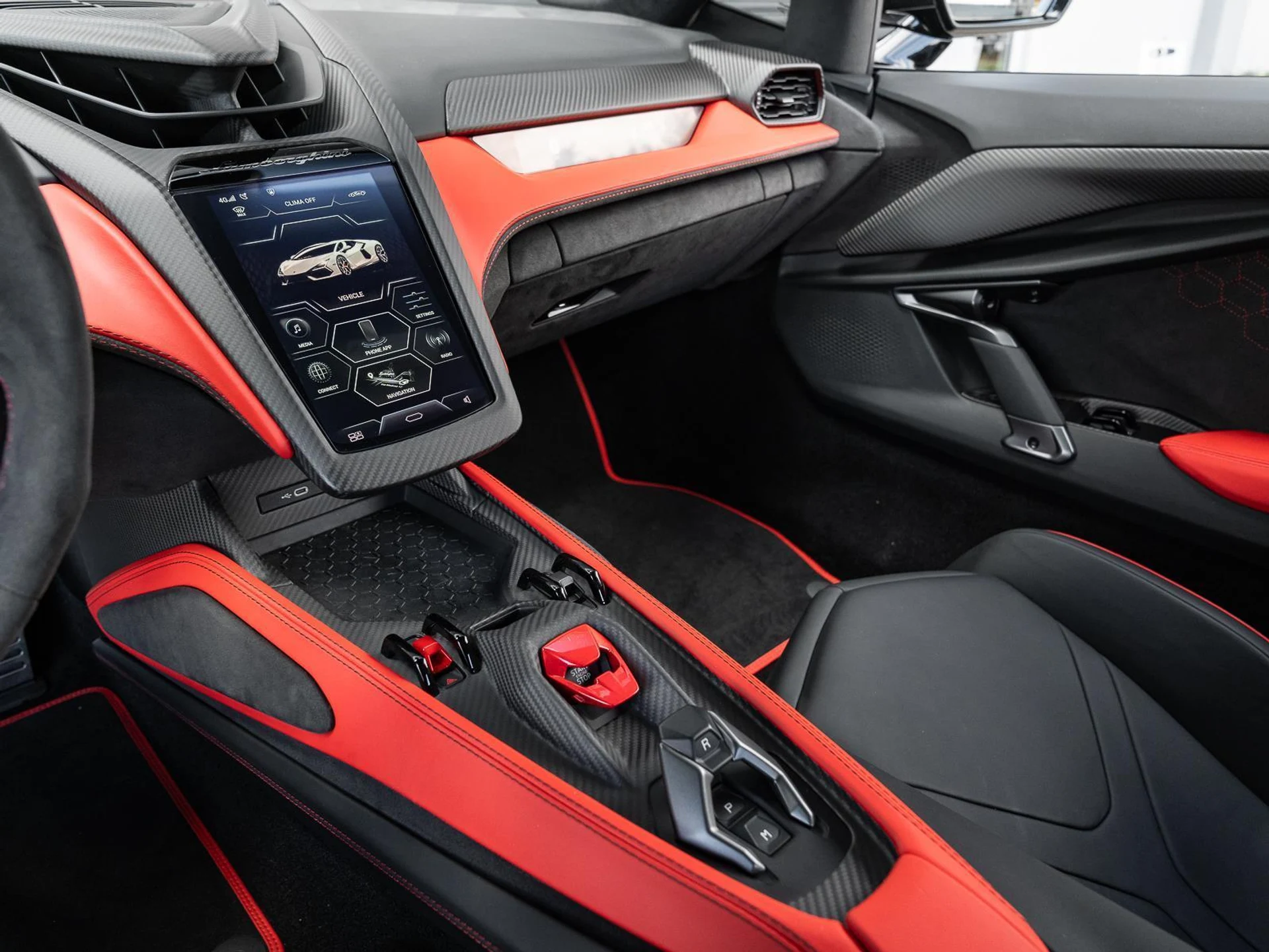 mph015_3116007250_Used_2024_Lamborghini_Revuelto_Coupe_1772801264_c5ff6e244a