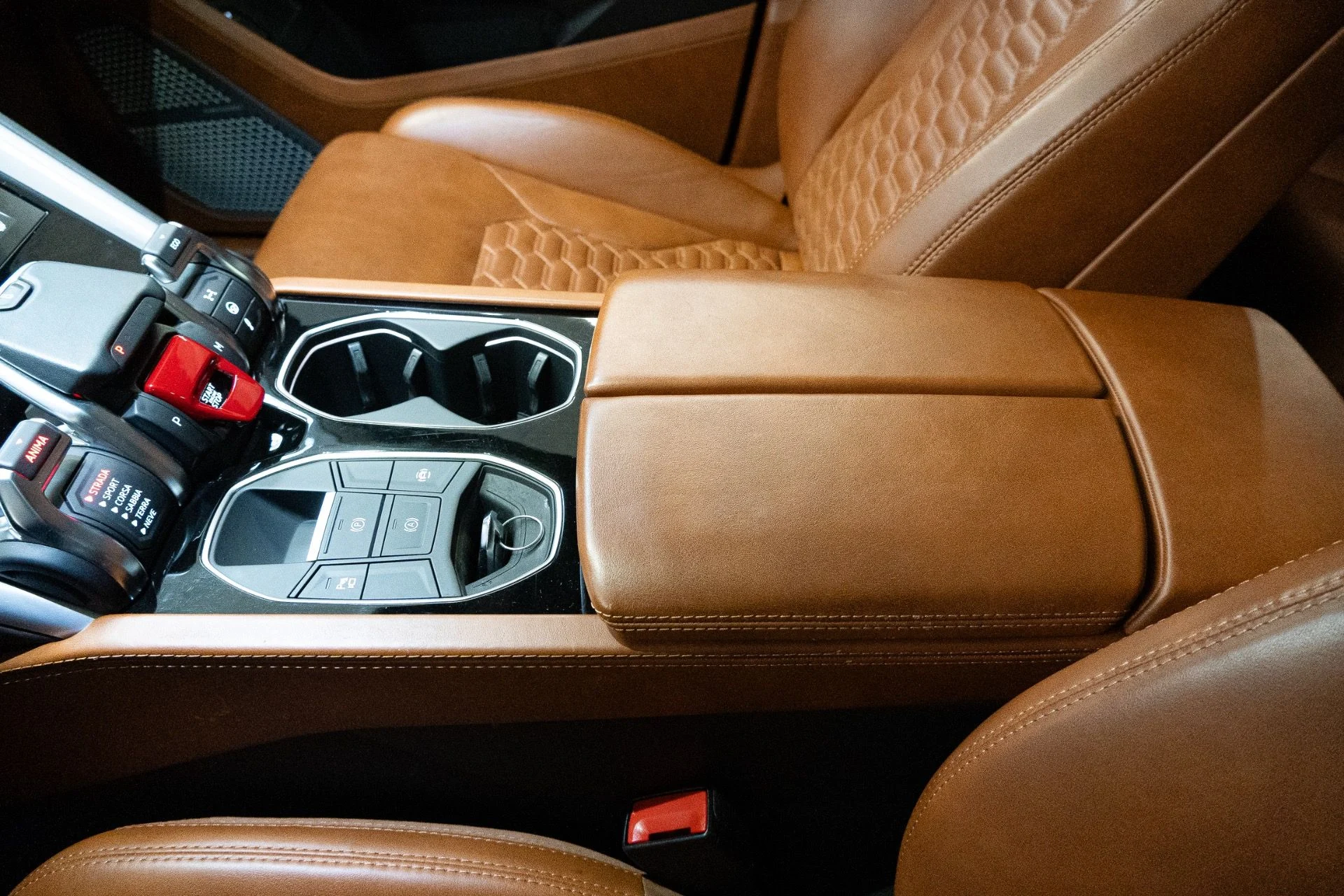 mph015_3120740630_Used_2019_Lamborghini_Urus_1770318658_ff179795e6