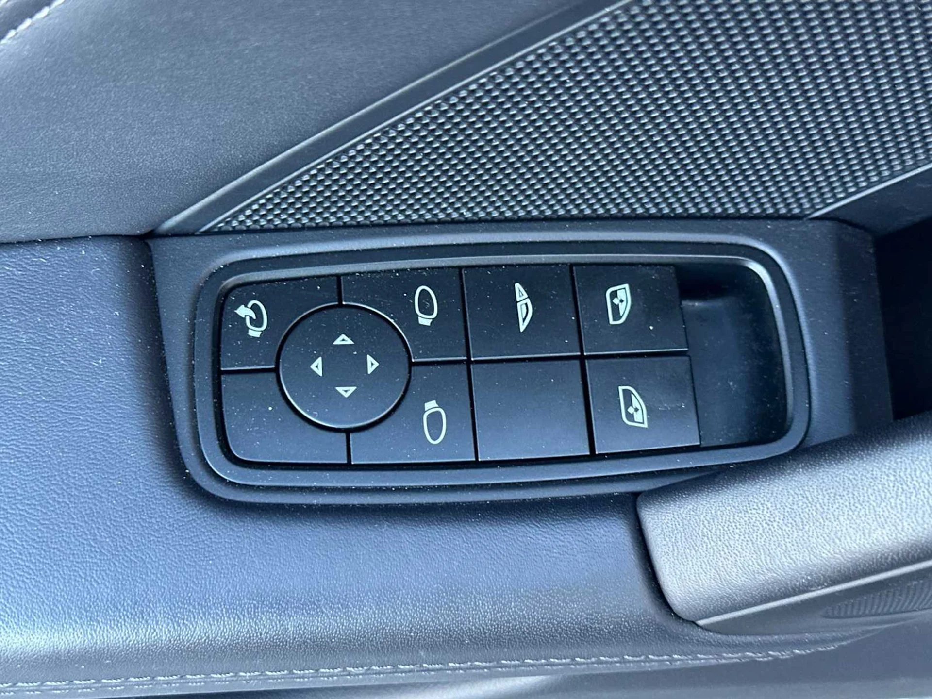 mph015_3142090940_05c7d94291fc29bef02c2e40699a2d4ex_4fee2e2883