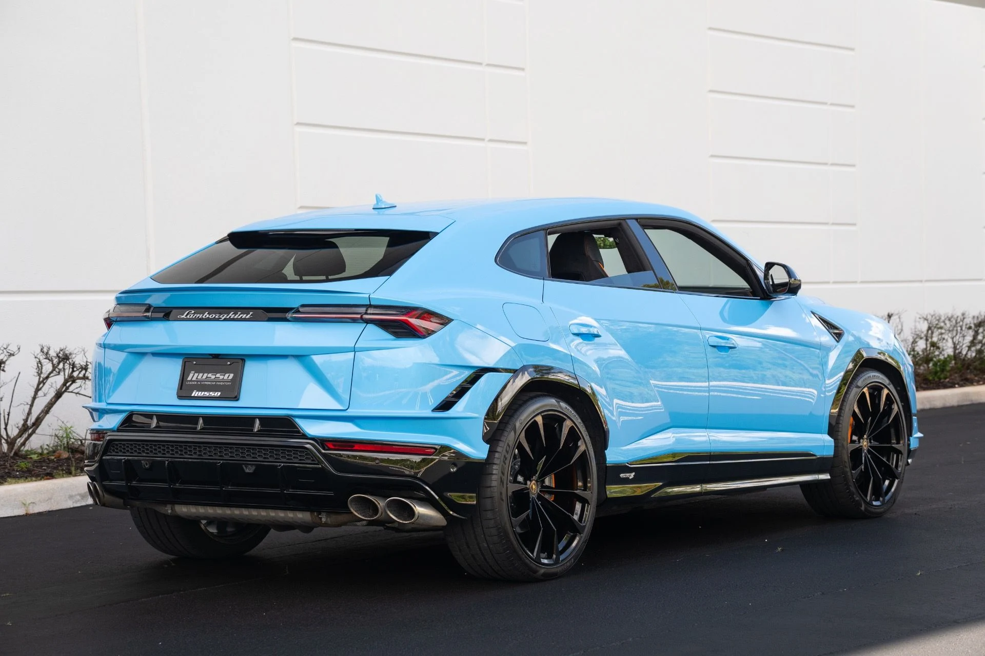mph015_3144469521_Used_2024_Lamborghini_Urus_S_1773951175_54167513a3