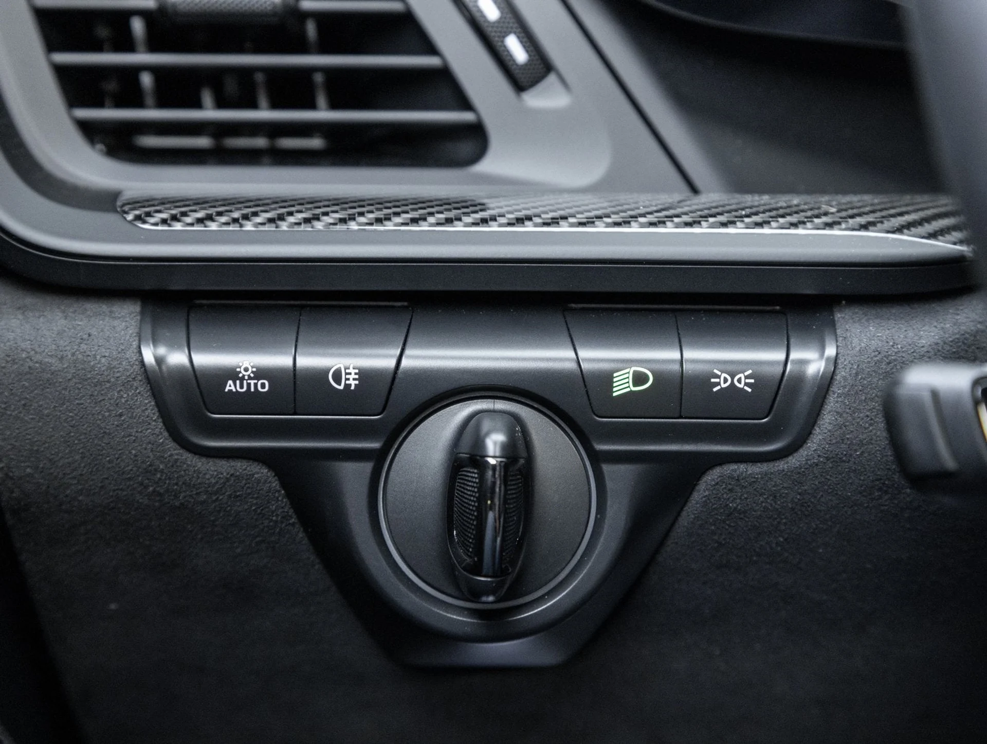 mph015_3148898886_16_5b3058c2a1