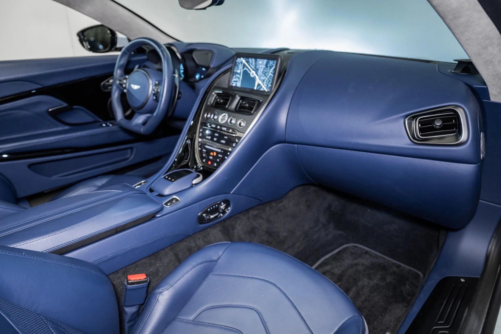 mph015_3150729537_Used_2020_Aston_Martin_DBS_Superleggera_1754334854_073acd1d52