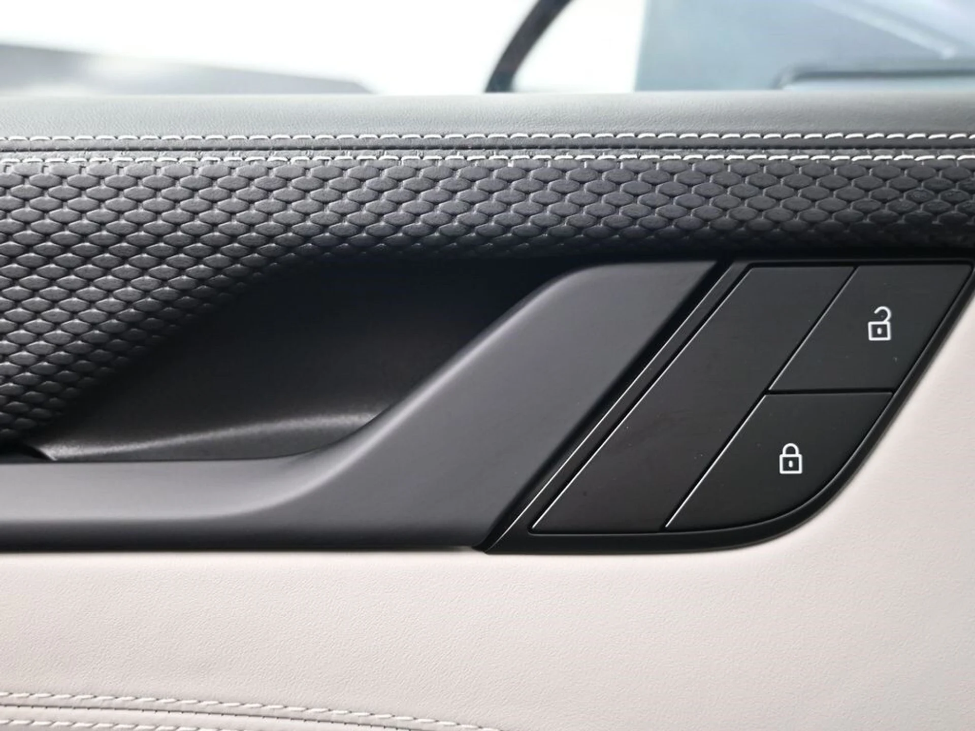 mph015_3151135670_bd8696cce1b63019f8280a3447eae558x_95e10d73b0