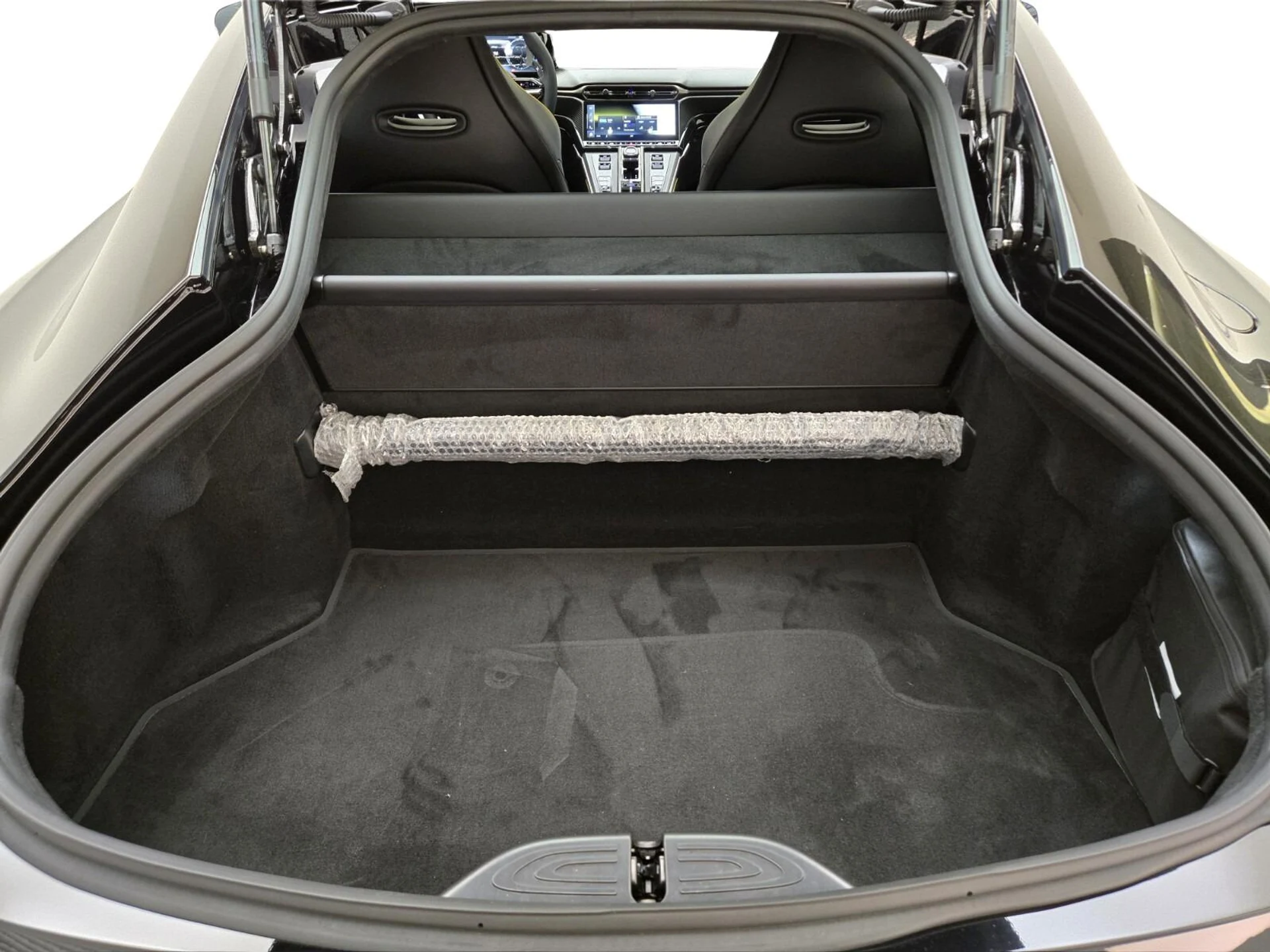 mph015_3161533892_New_2026_Aston_Martin_Vantage_S_1775539079_a3a5c68d9c