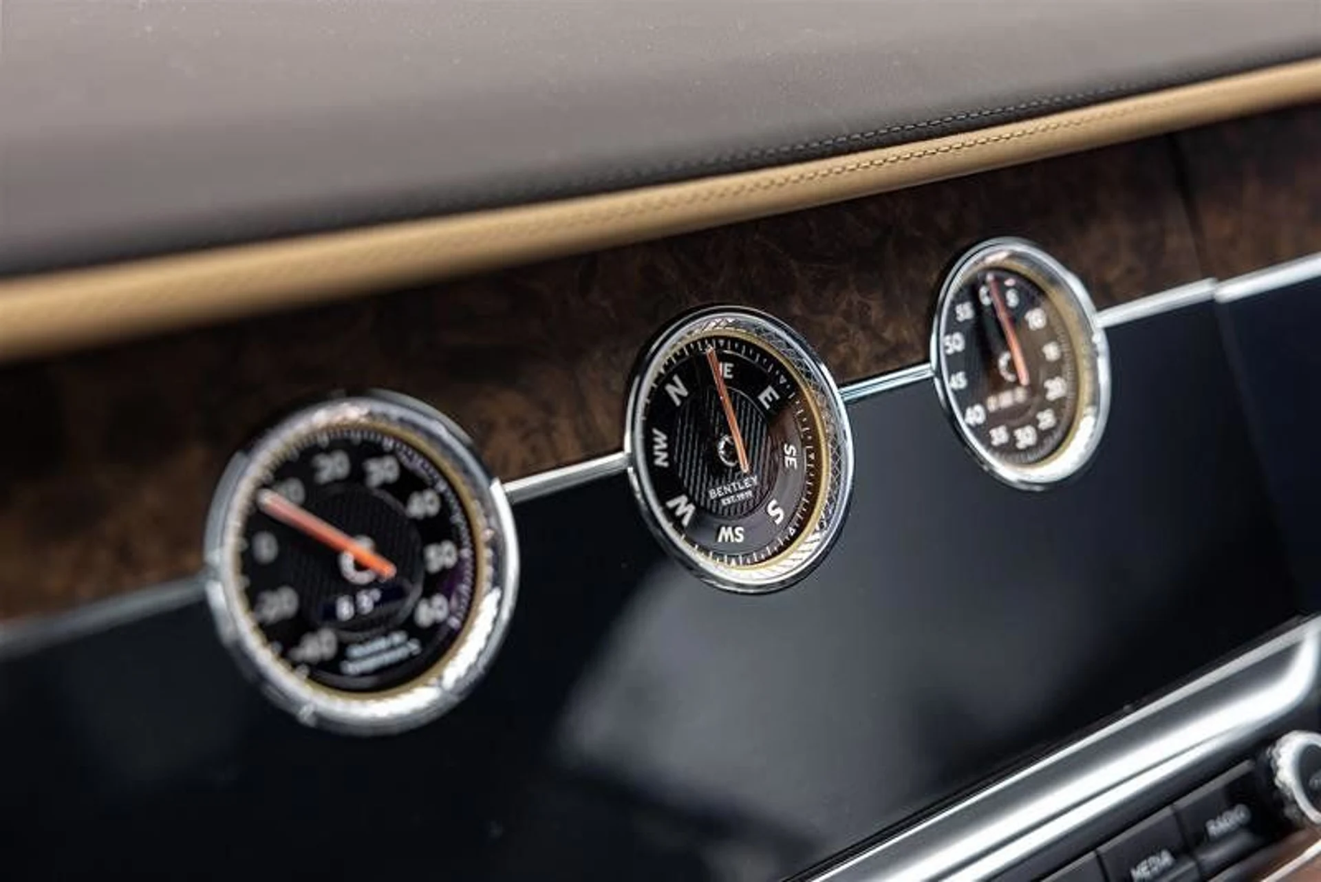 mph015_3165511157_37641600_05360_11714614_1577164510_4a330d2476