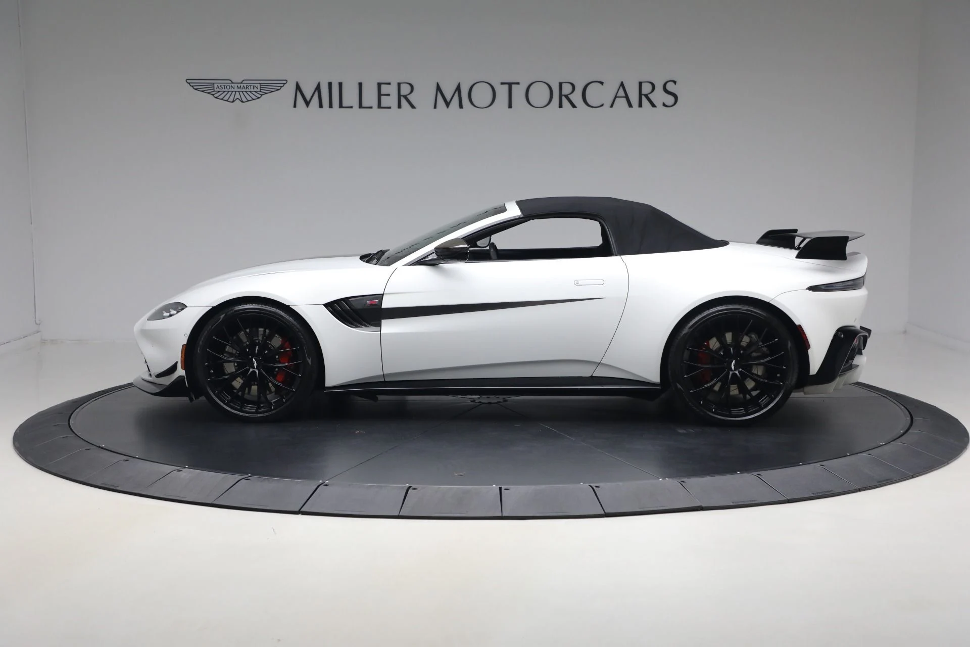 mph015_3168891469_Used_2023_Aston_Martin_Vantage_F1_Edition_1784727117_f1ee03c33d