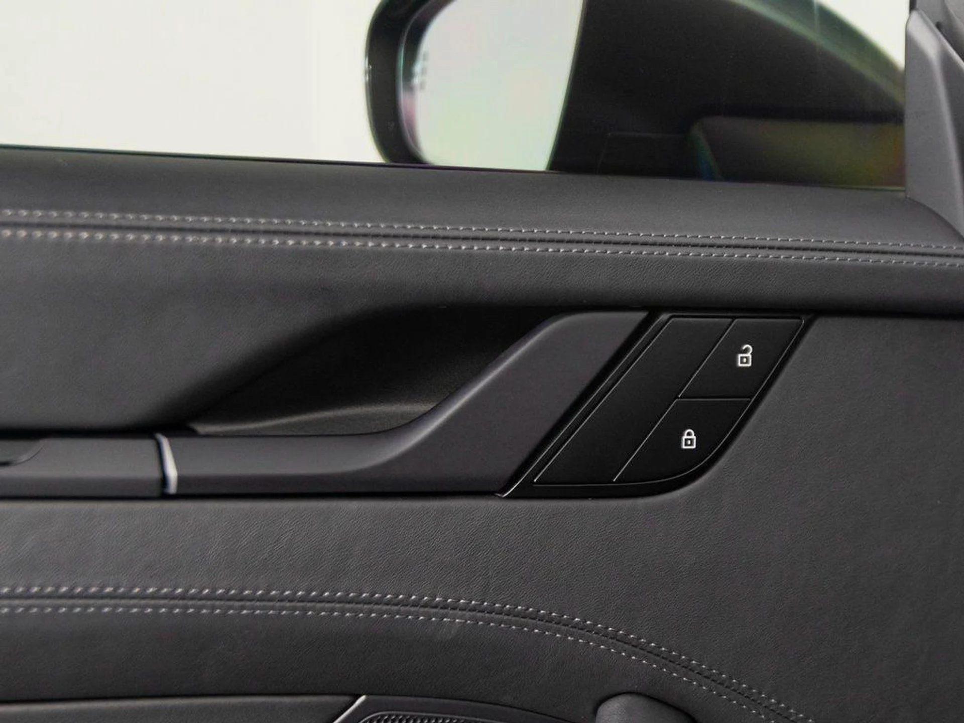 mph015_3169045197_Av_Em5_F_Oc_T_Cn_IEV_1n6_Ezwa_Jal_AY_284af5a028