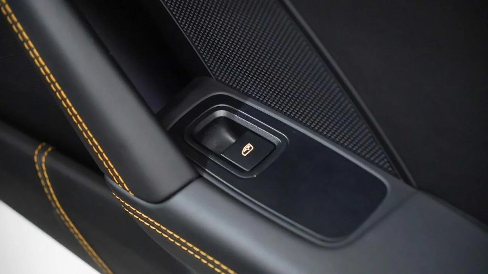 mph015_317372669_q_Mi4y3d_WOLP_Tv_Fb_QCB_Gr1elow1_A_be97873acc