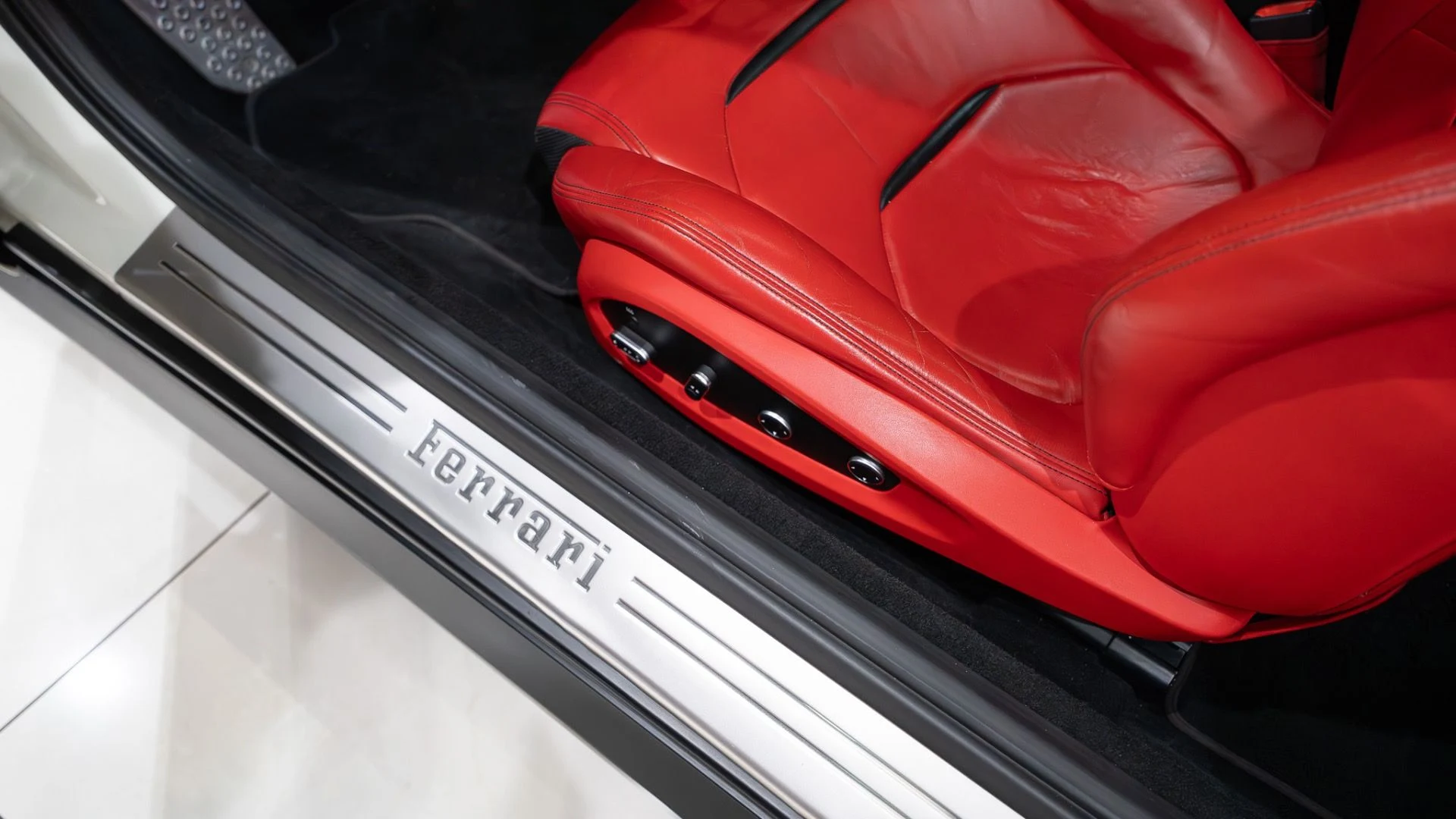 mph015_3184295772_13267_p16_l_5270d11fd9